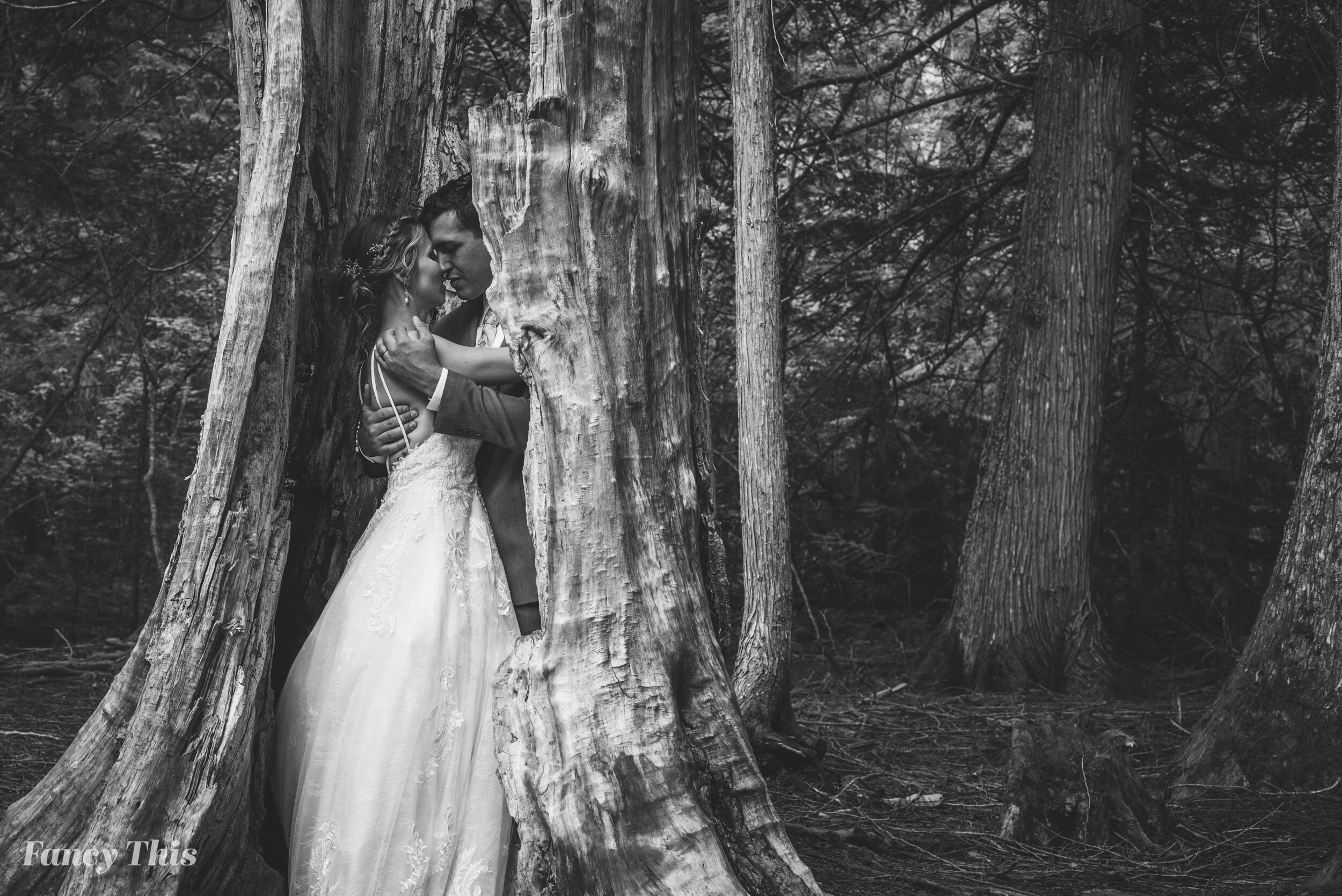 glaciernationalparkwedding_montanaweddingphotographer_glaciernationalparkweddingphotography_destinationweddingphotography_fancythisphotography-472.jpg