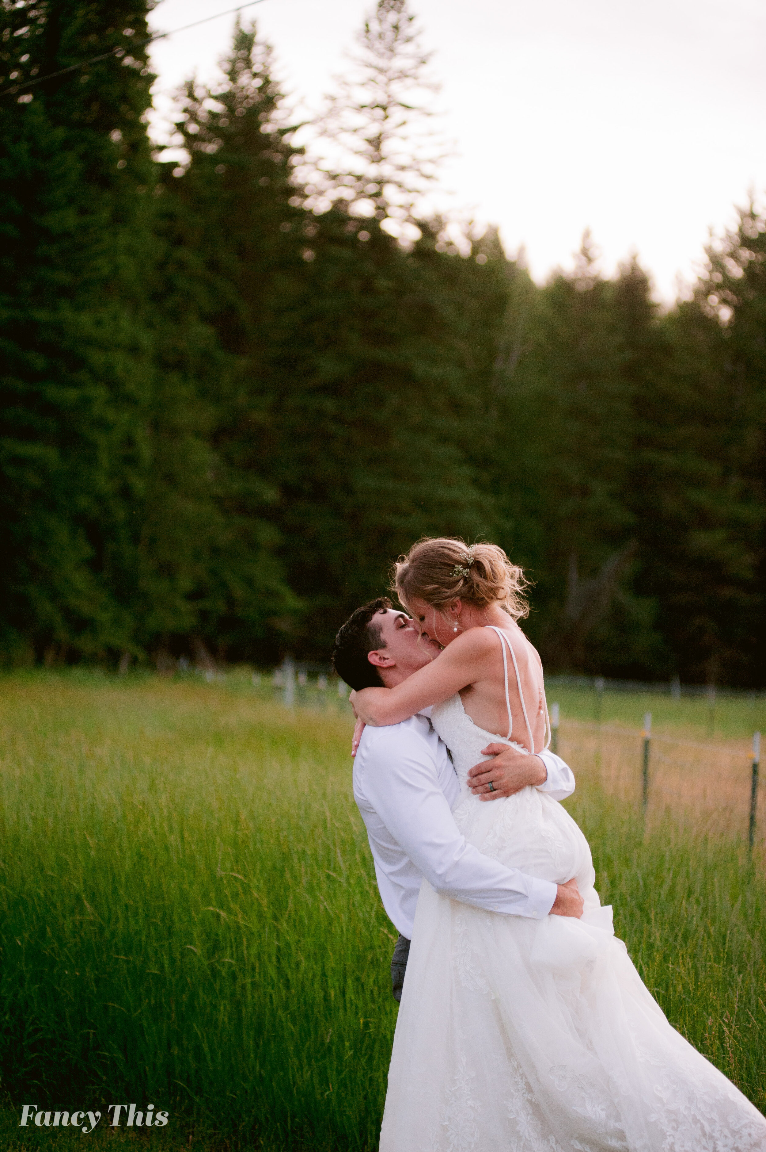 glaciernationalparkwedding_montanaweddingphotographer_glaciernationalparkweddingphotography_destinationweddingphotography_fancythisphotography-666.jpg