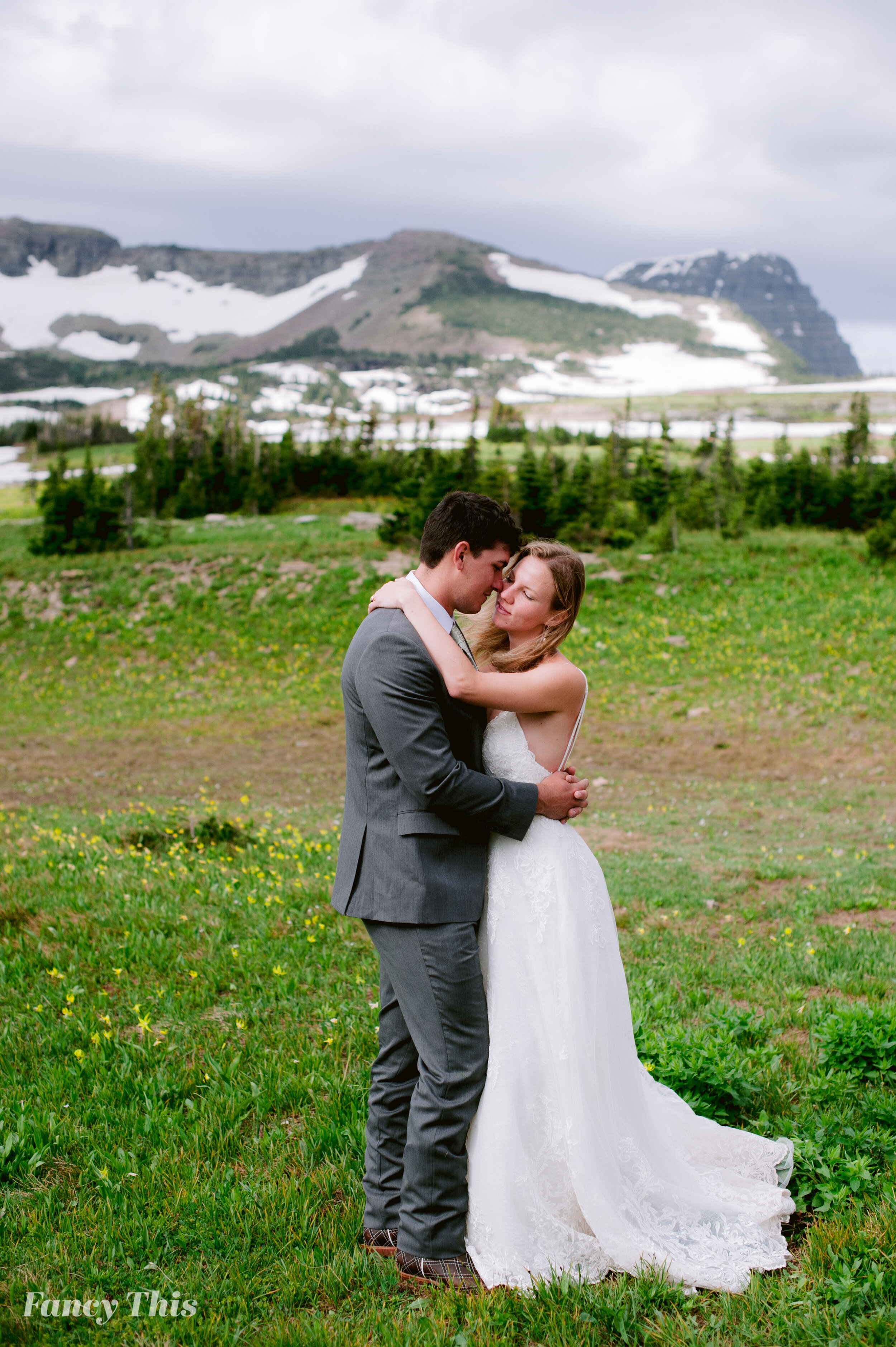 glaciernationalparkwedding_montanaweddingphotographer_glaciernationalparkweddingphotography_destinationweddingphotography_fancythisphotography-715.jpg