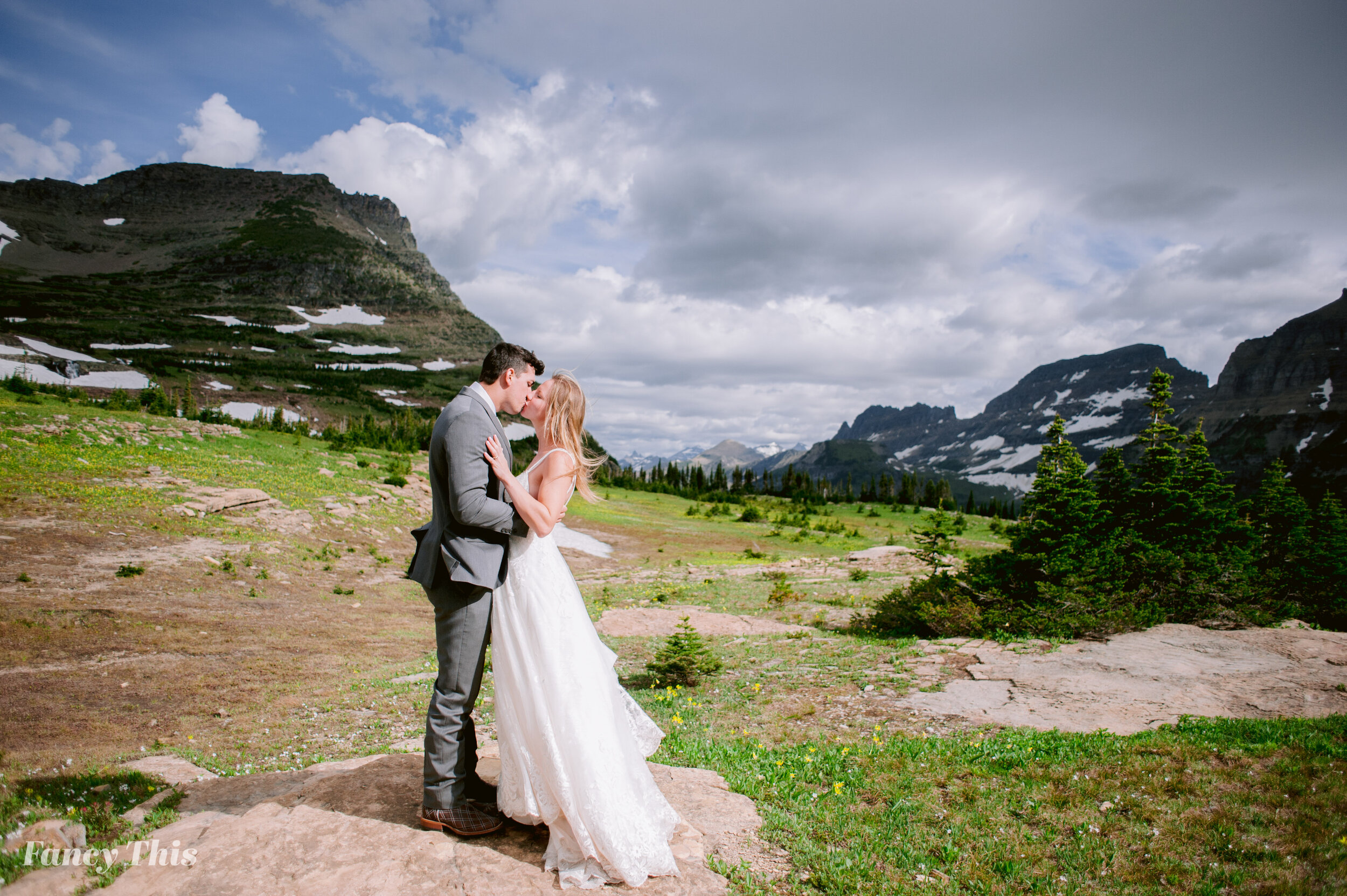 glaciernationalparkwedding_montanaweddingphotographer_glaciernationalparkweddingphotography_destinationweddingphotography_fancythisphotography-748.jpg