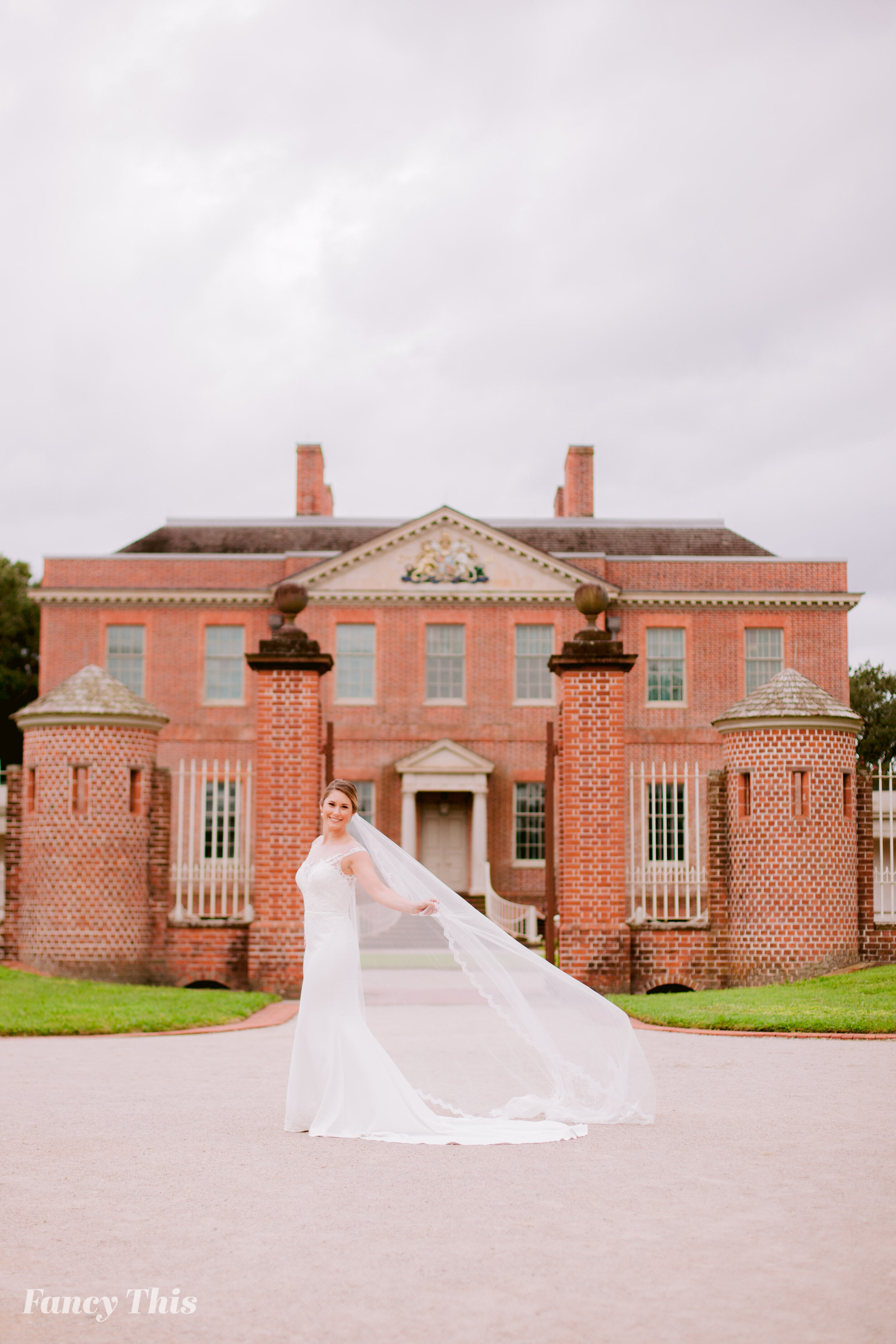 newbernweddingphotographer_tryonpalacebridalsession_tryonpalaceweddingphotography-54.jpg