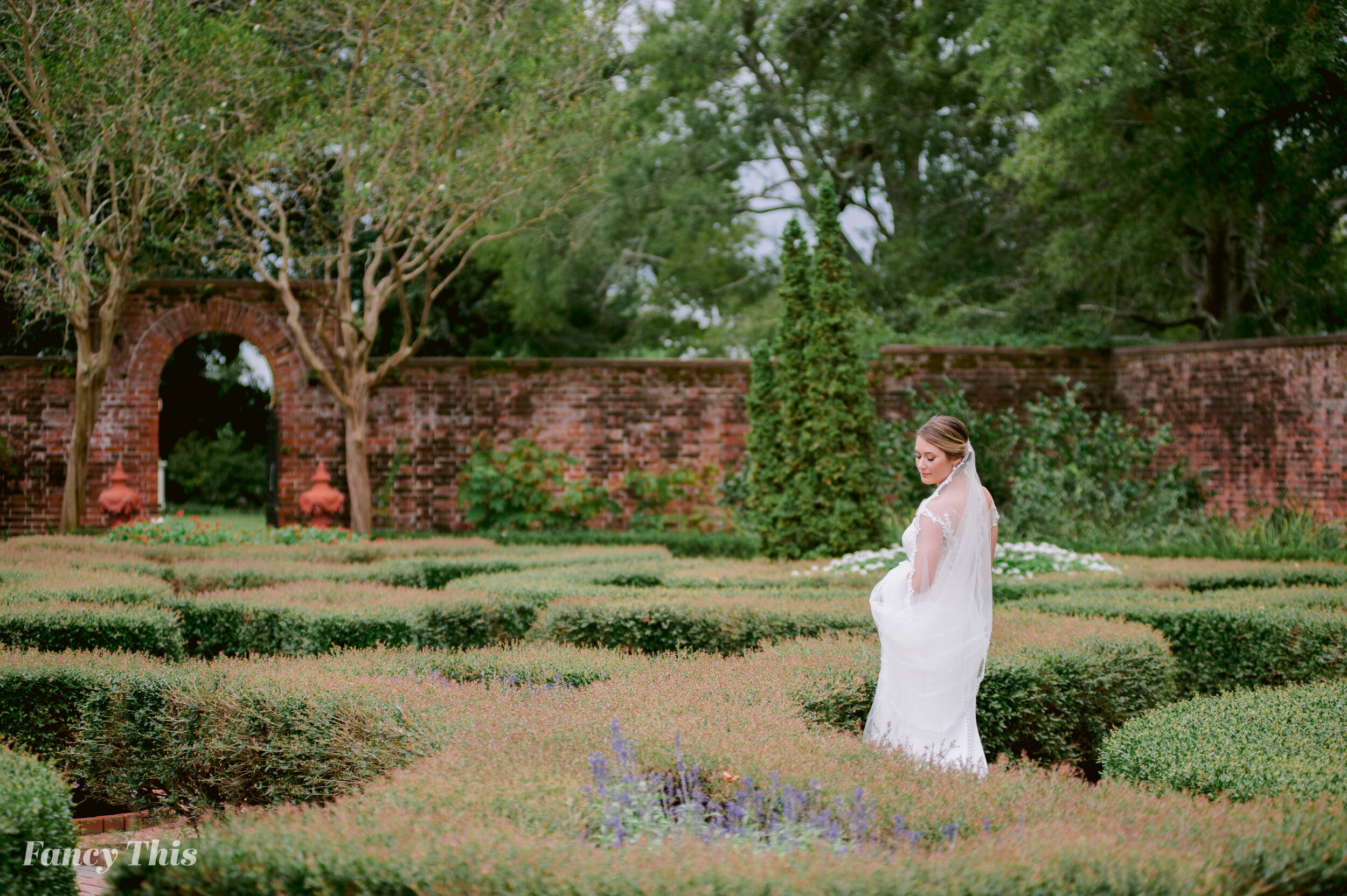 newbernweddingphotographer_tryonpalacebridalsession_tryonpalaceweddingphotography-271.jpg