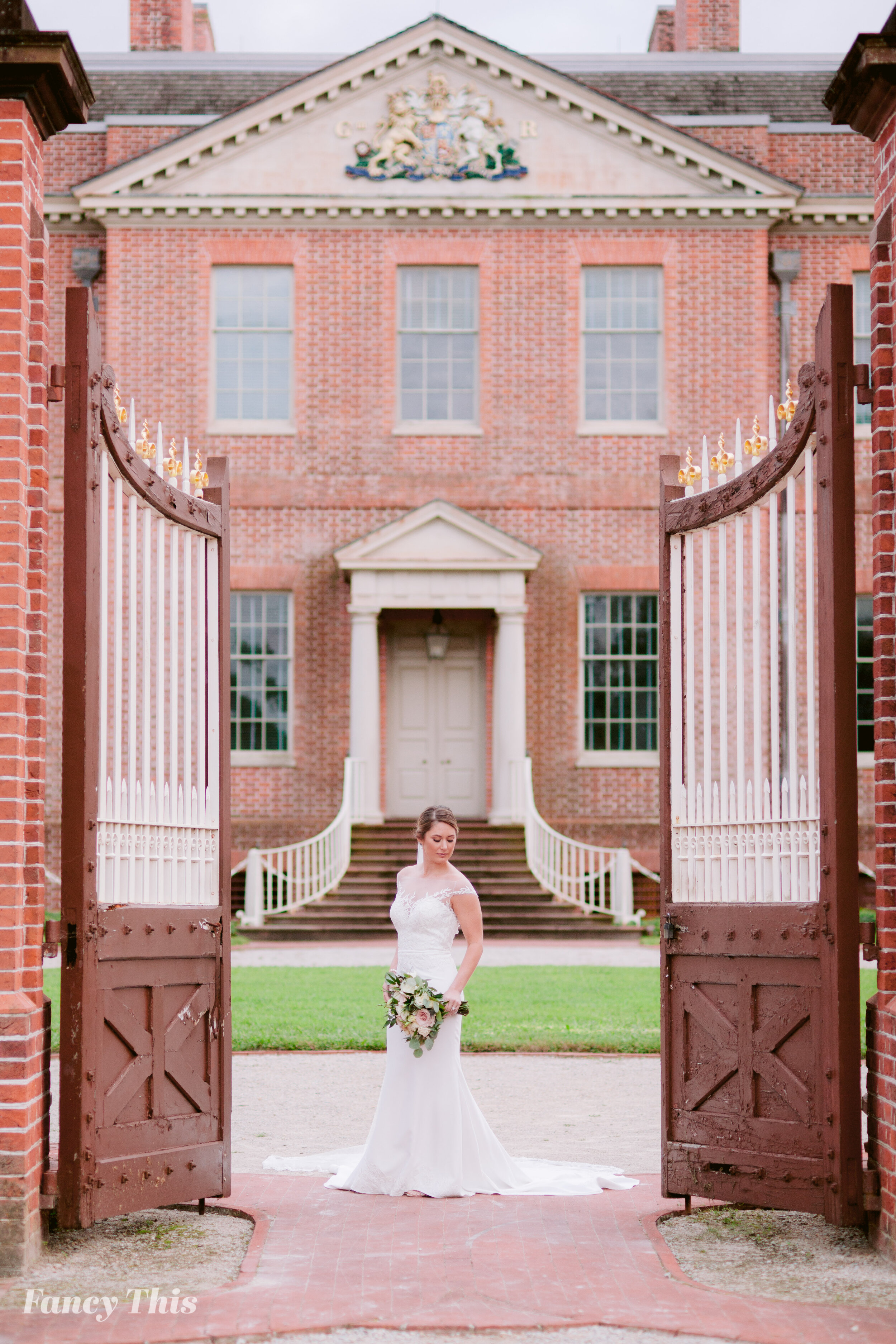 newbernweddingphotographer_tryonpalacebridalsession_tryonpalaceweddingphotography-333.jpg