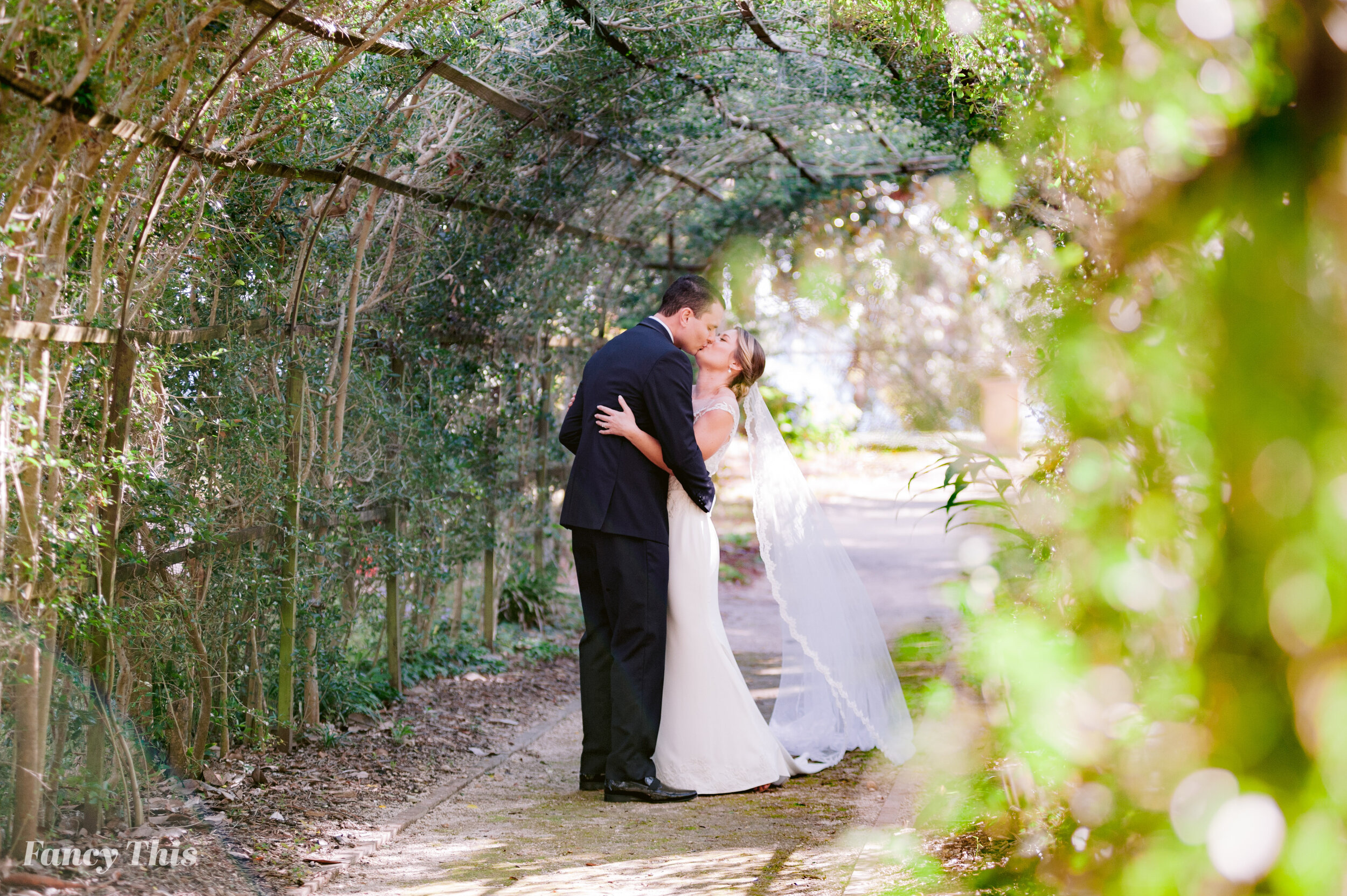 tryonpalacewedding_tryonpalaceweddingphotography_newbernweddingphotographer_persimmonsrestaurantwedding-227.JPG