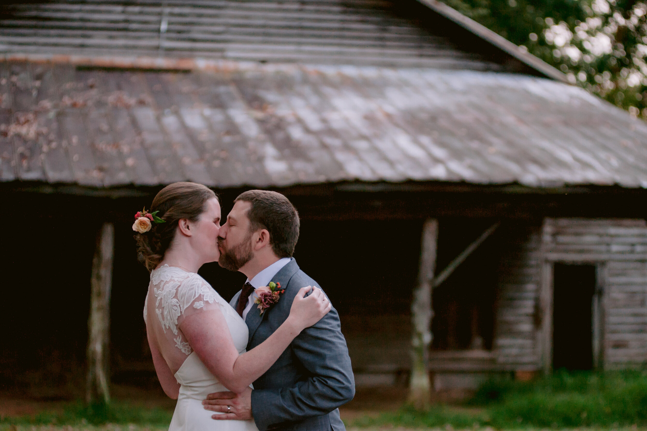 durhamelopementphotographer_durhamelopement_durhamweddingatairbnb-273.JPG