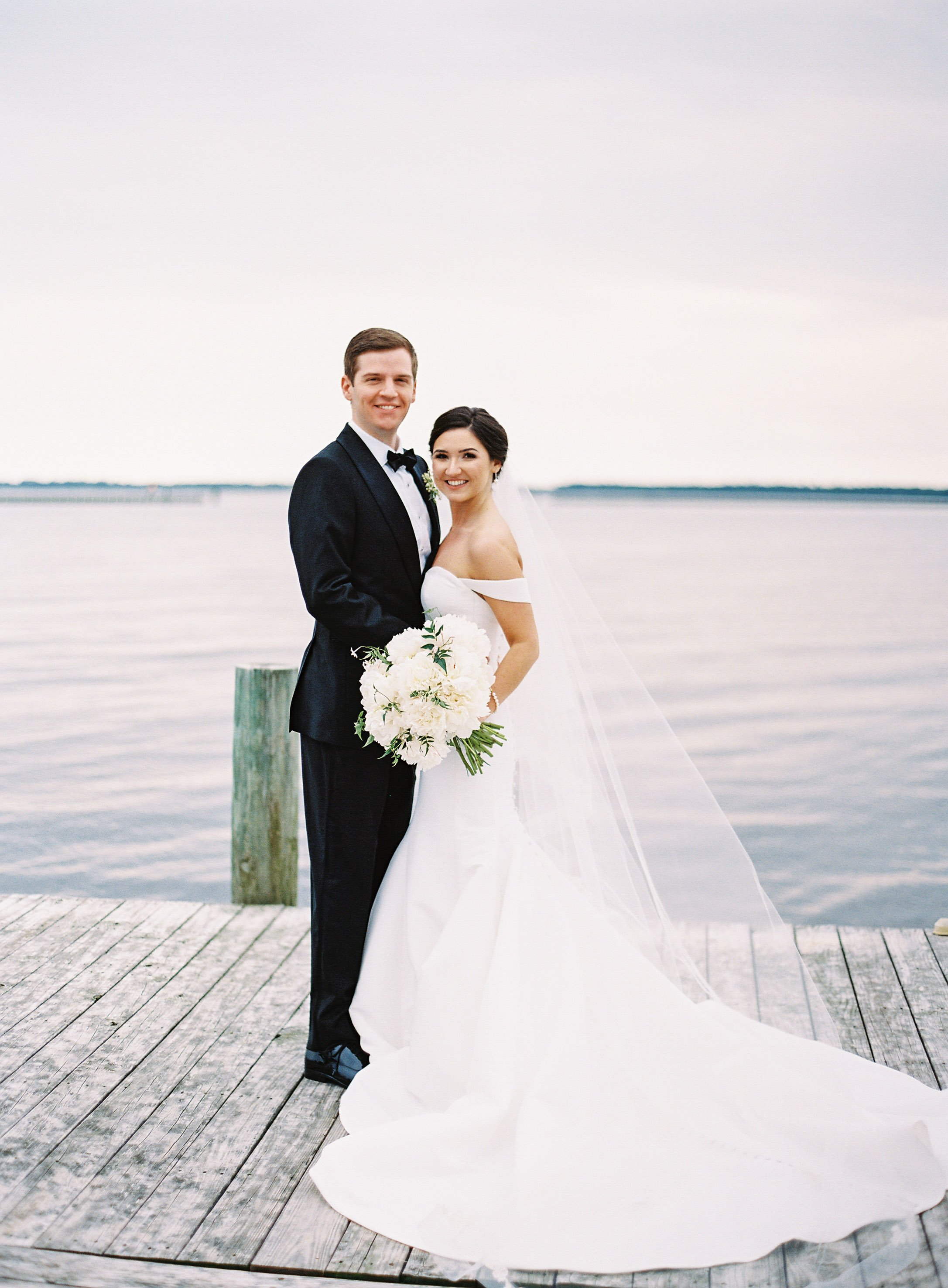 riverforestmanorandmarinawedding_newbernweddingphotographer-354.jpg