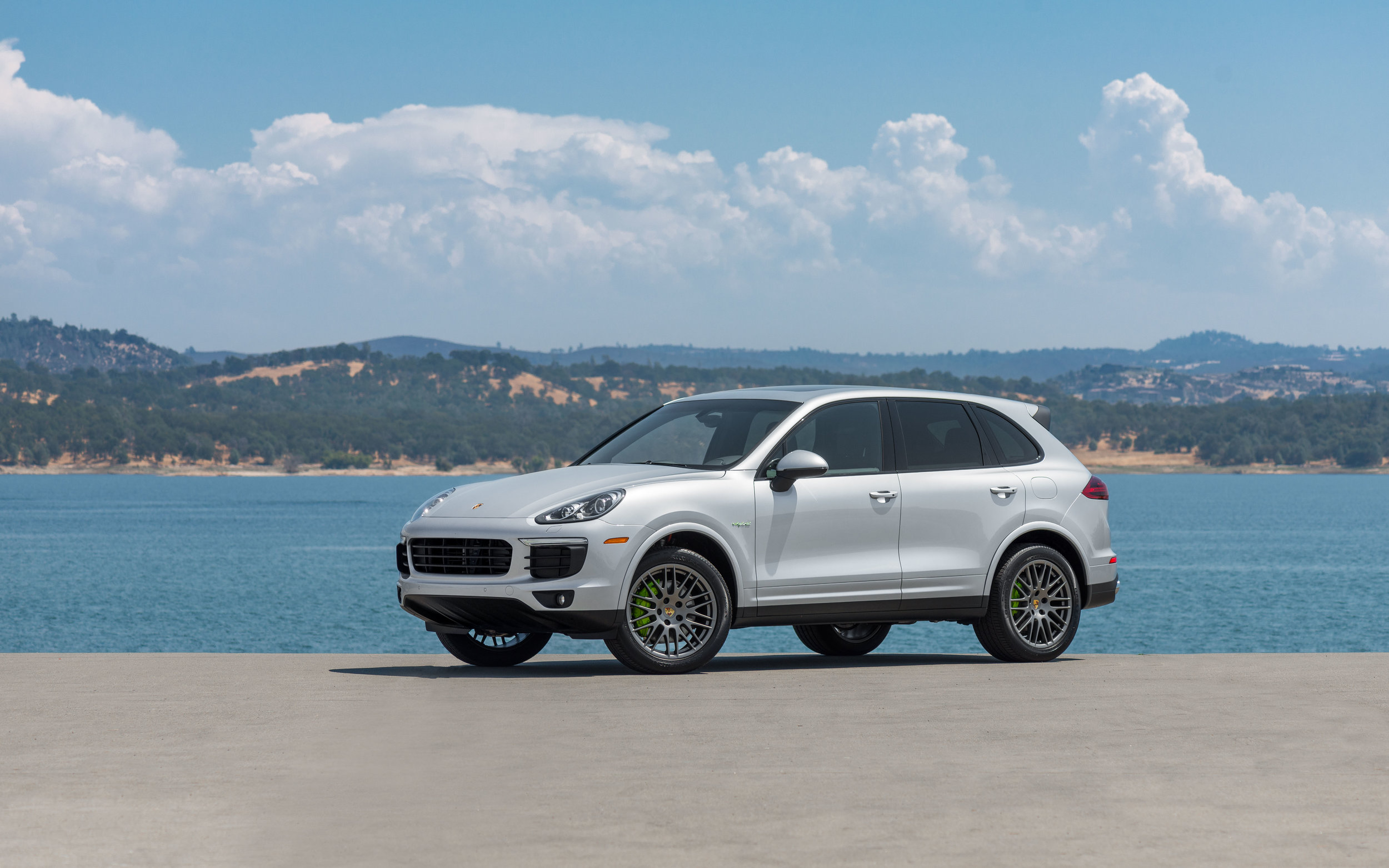 2017 Porsche Cayenne Hybrid.jpg