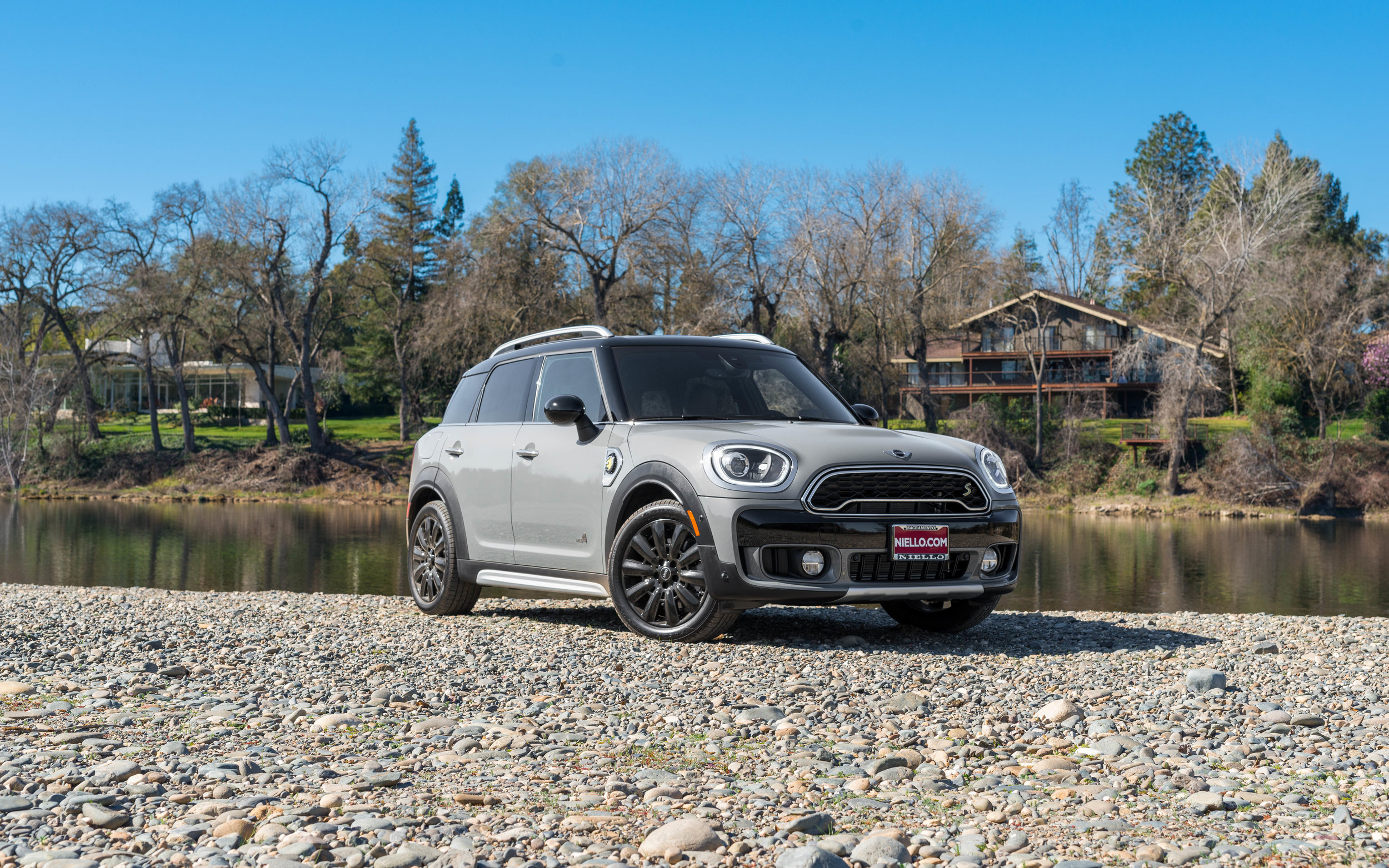 2018 MINI Cooper S E Countryman ALL4-2.jpg