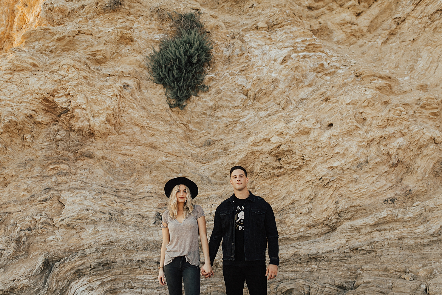 LittleCoronaStateBeachCaliforniaMiniSessionSoCalCouplesPhotographerRachelWakefieldLagunaBeachPhotographyHalleandNick-18.jpg