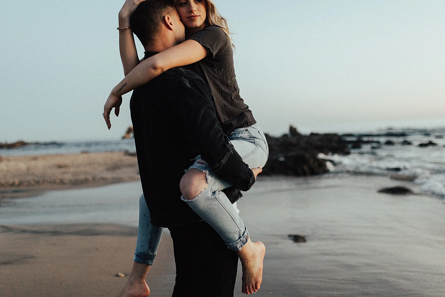 LittleCoronaStateBeachCaliforniaMiniSessionSoCalCouplesPhotographerRachelWakefieldLagunaBeachPhotographyHalleandNick-77.jpg