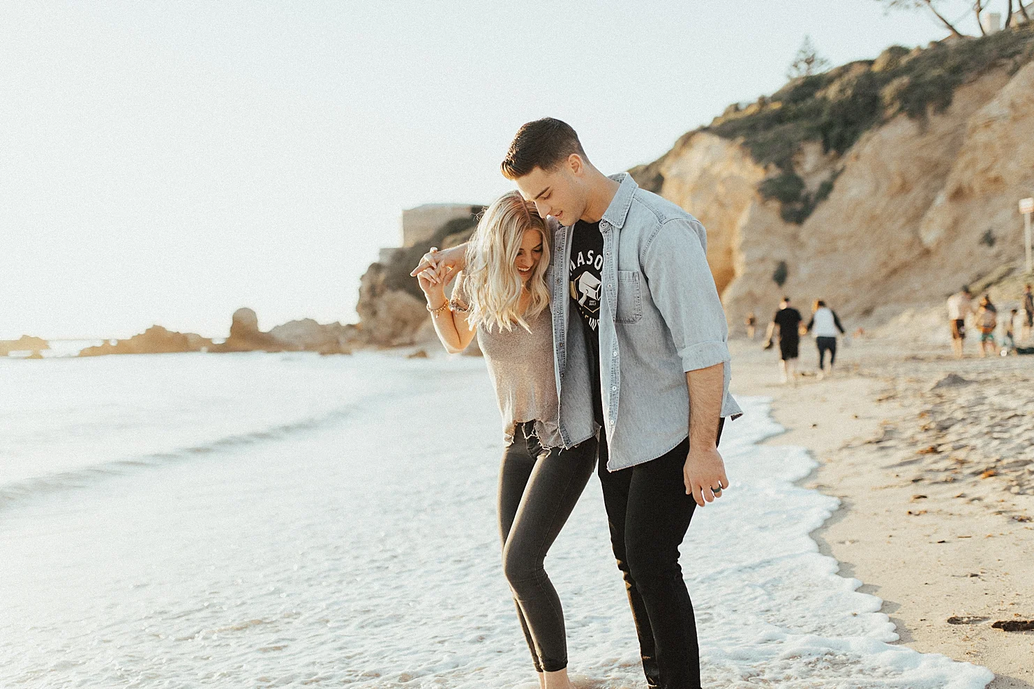 MALIBU COUPLES PHOTOGRAPHER // Halle x Nick Fun and Romantic Beach Shoot // SoCal Photographer