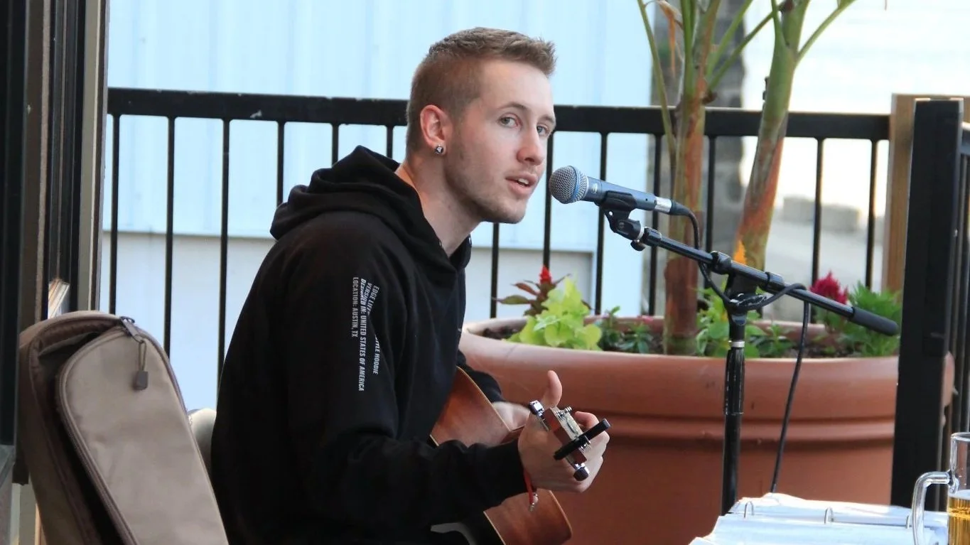 Derek Henry Acoustic