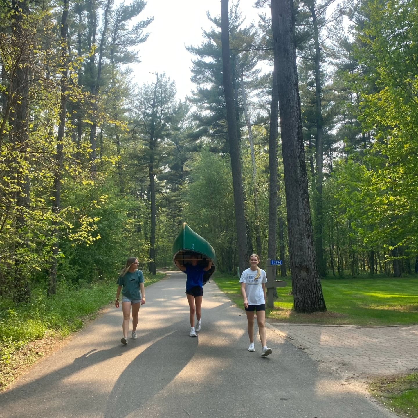 Things are starting to heat up!☀️☀️

The sun is out, and so are this summer's Voyageur crews! One of the first things a Voyageur learns is how to flip and portage a canoe - a skillful and challenging task that takes some serious practice and patience