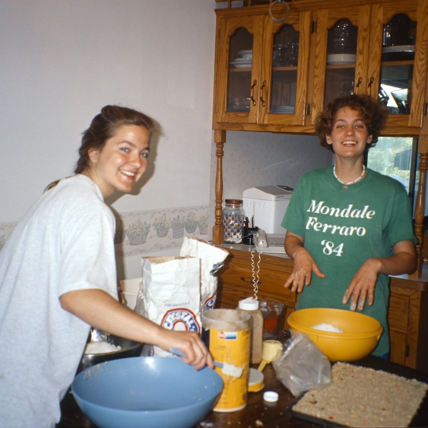 Preparations for Expeditions 2025 are right around the corner! ↩️ To get in the spirit, check out these prep pics from the vault 📼🌲
1: Rood Crew 1994 - Baking Day
2: Fred's Crew 1988 - Packing Day
3: Ellenbecker Crew 2009 - Route Planning
4: Niels