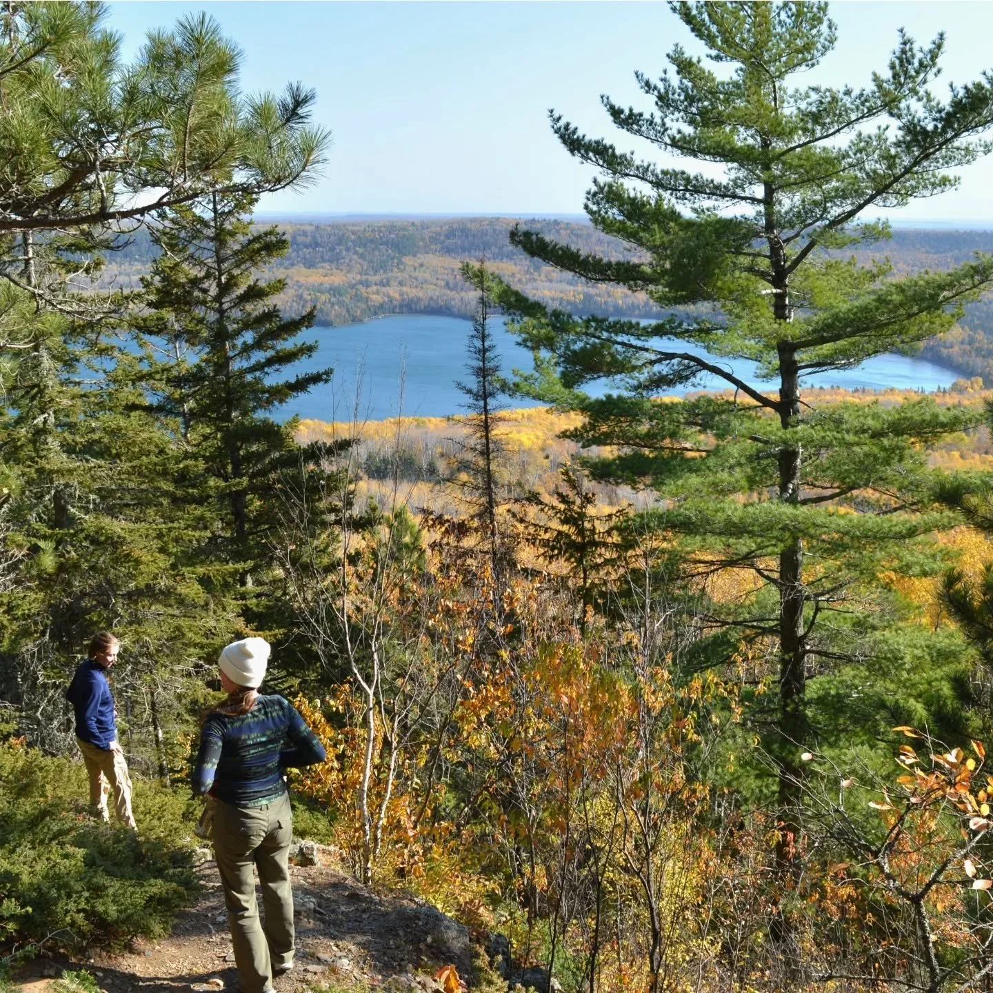 Fall is just around the corner 🍂 Spend it with LVI at the SLEEPING GIANT ⛰️

This 4-day backpacking expedition will take place along the Canadian North Shore during MEA break (Oct 16-19). 

No pior hiking experience necessary ❌️
All equipment availa