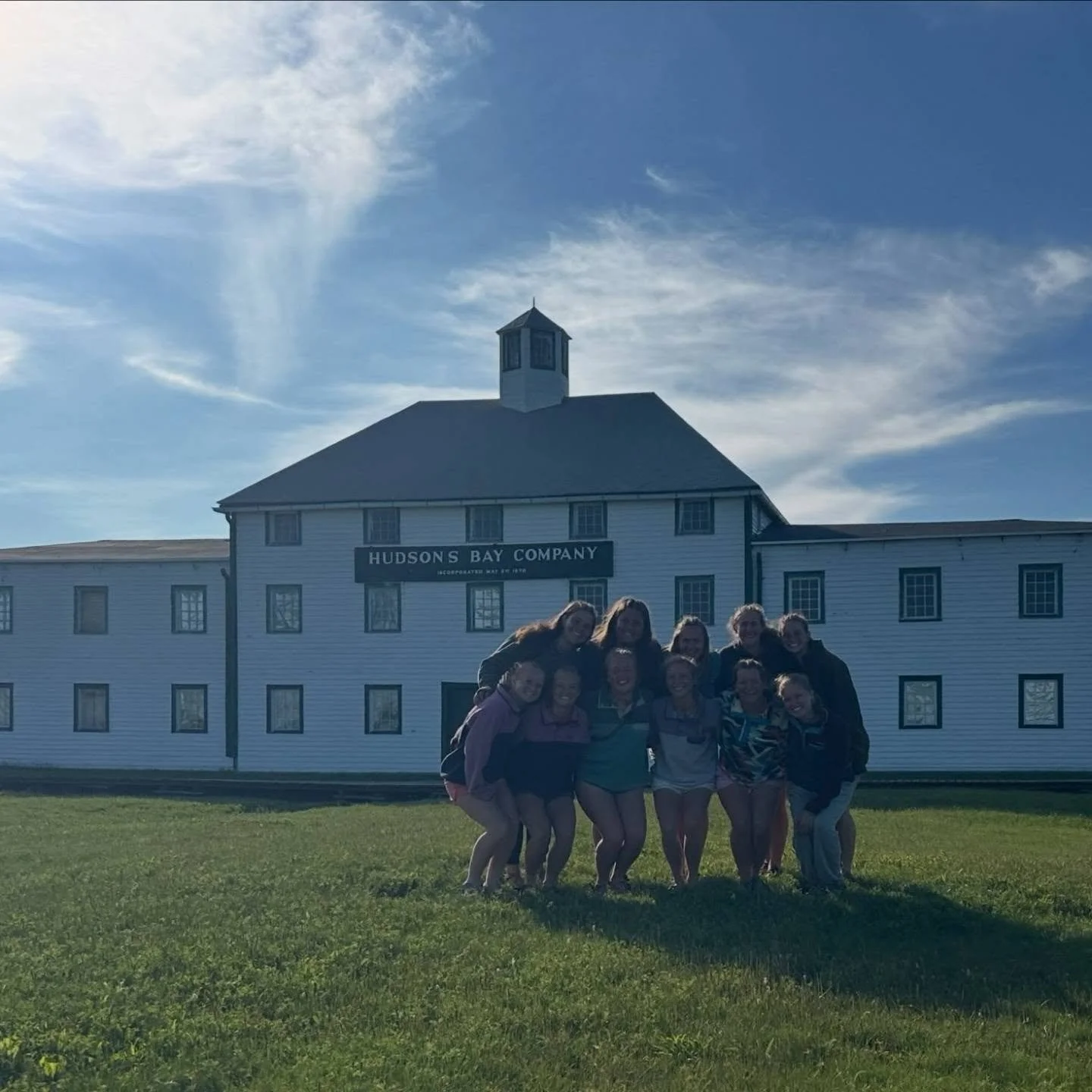 Happy #lvitrailtuesday 🇨🇦

@saramariereuter 's Middle Track expedition was one for the books 📚 

This crew of 11 women paddled a route from the NE corner of Lake Winnipeg all the way to the York Factory on the Hudson Bay 🛶