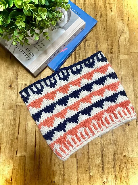 Thursday Night Knitters:  Tricolor Triangle Cowl