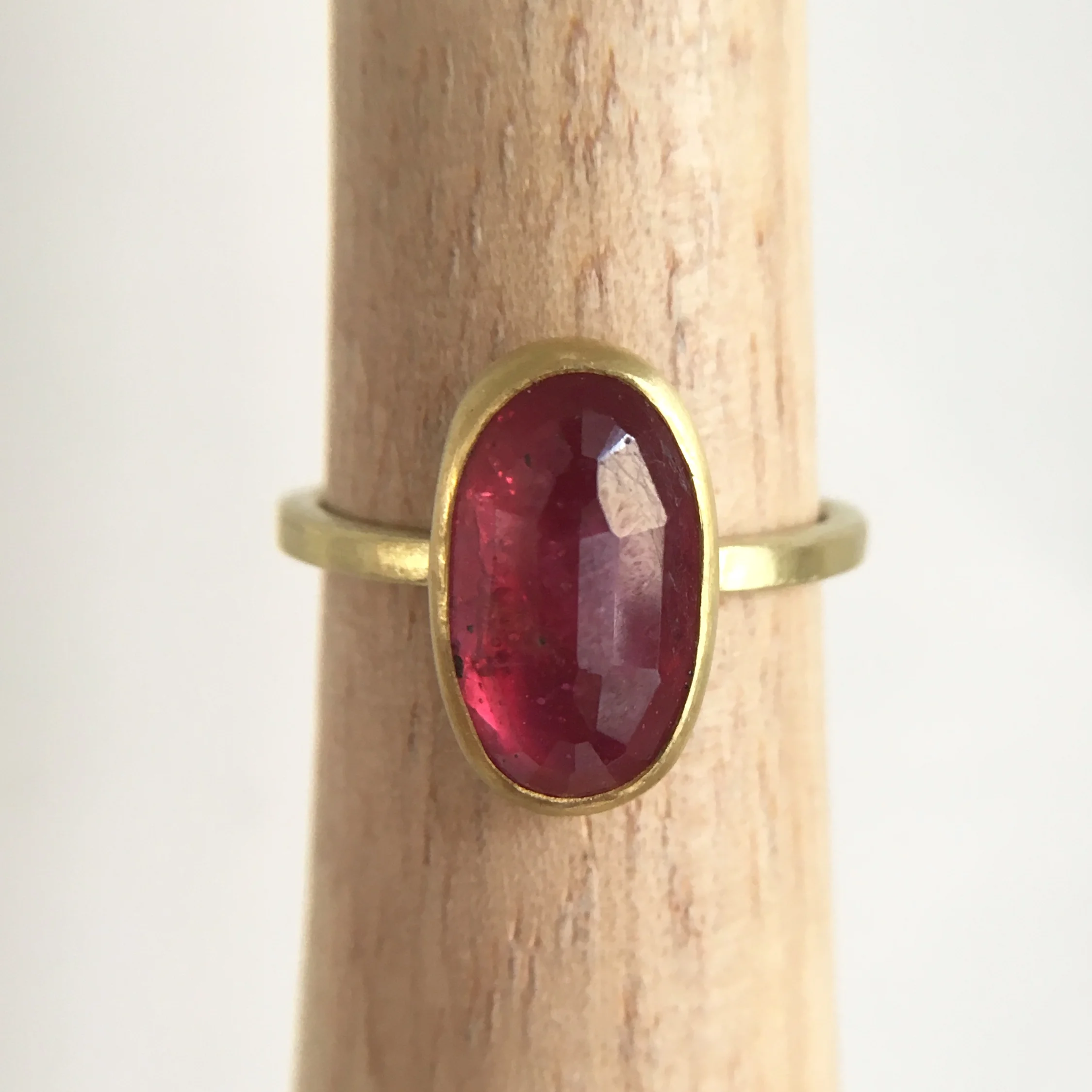 ruby 22K bezel and back 20K band.jpeg