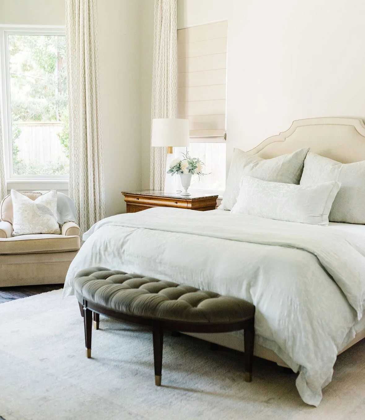 Between hurricane prep and virtual school, I think this weekend calls for a little relaxation! Wishing I had a space as serene as this one 🤍 #karibrowndesign #houstoninteriordesigner #houstondesign #designhouston #bedroomdesign 📷@kathpierattphoto