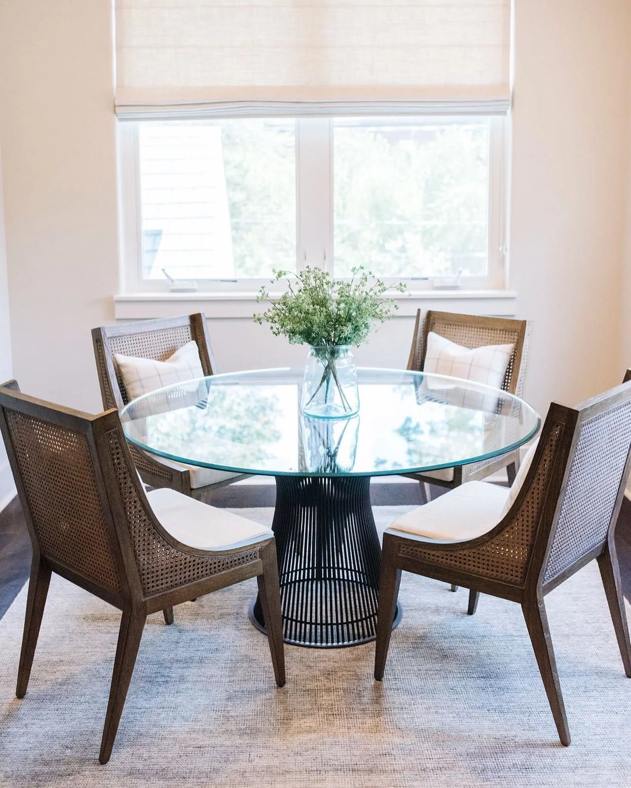 Happy Friday! Wishing everyone a wonderful weekend.  #karibrowndesign #houstondesign #houstoninteriordesign Photo by: @kathpierattphoto