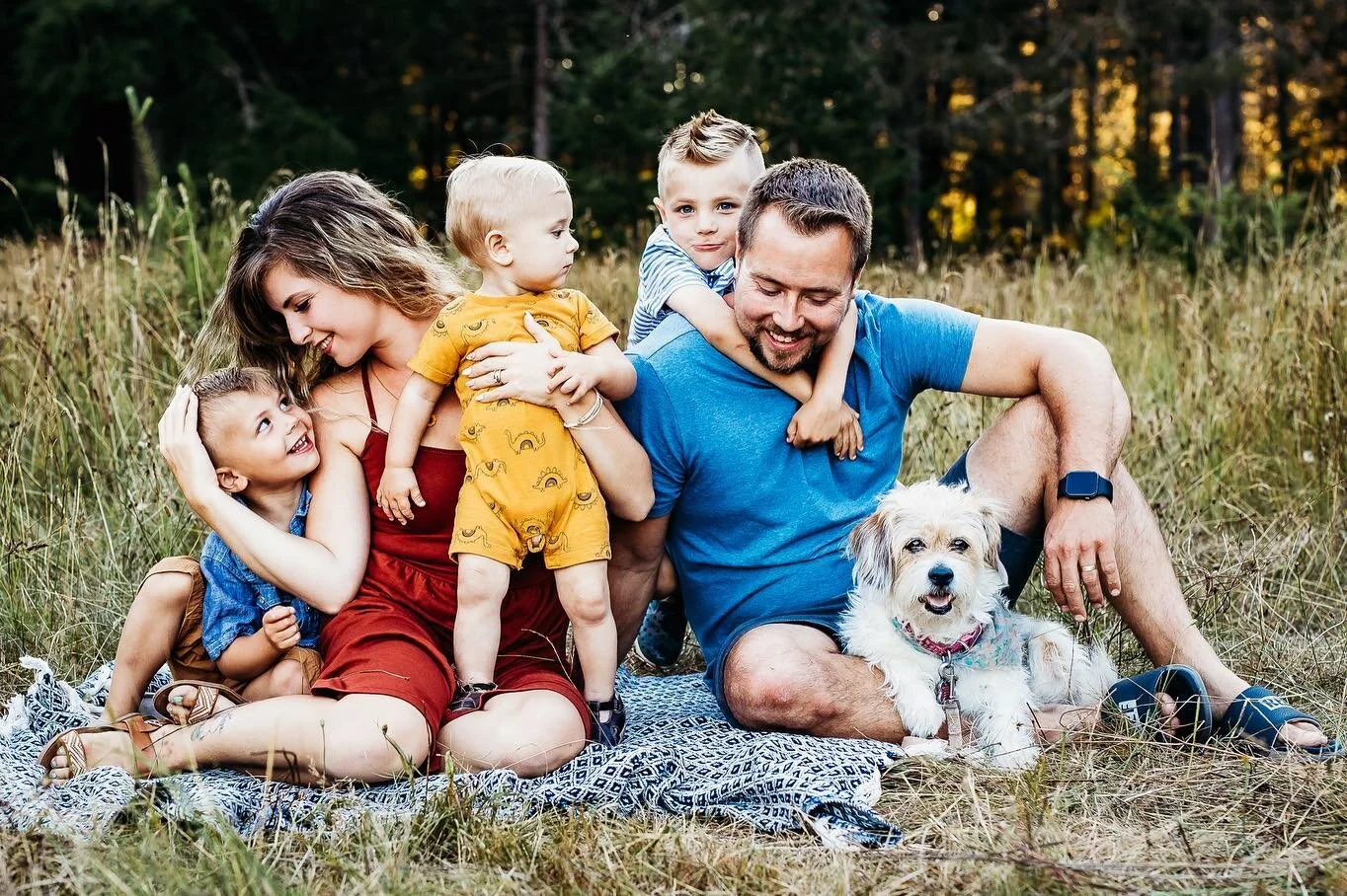 Seriously Jessica and Logan you have the absolute cutest little family ever! Your little munchkins totally stole my heart!