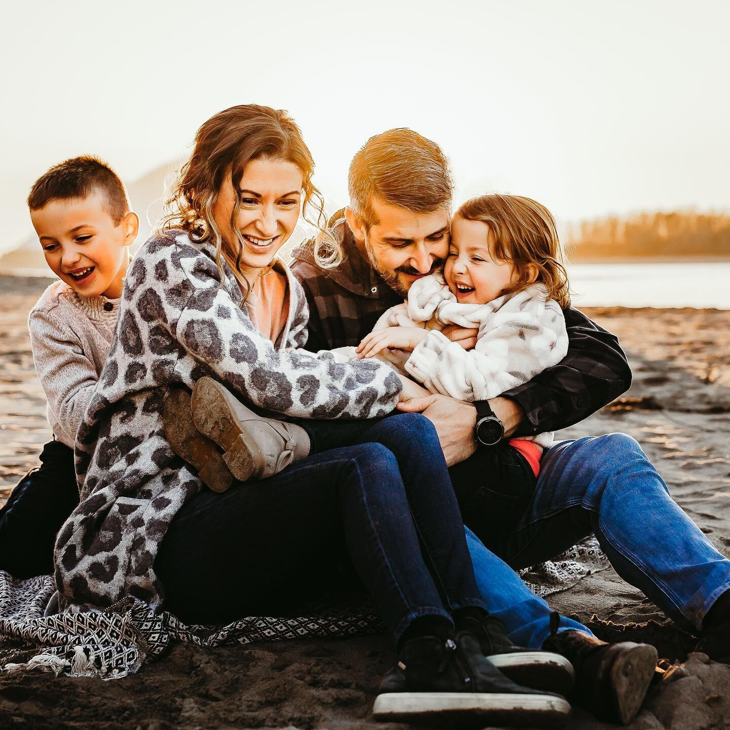 One of my fave little families! I&rsquo;ve been watching these little munchkins grow for the past 3 years and I&rsquo;m always so excited to see them year after year!  Thanks for always being so amazing. ❤️