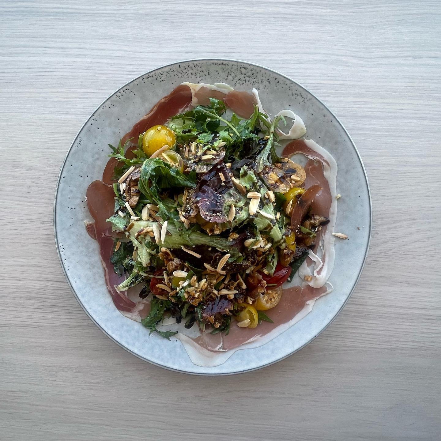 PROSCIUTTO, ALMONDS AND DRIED FIGS
mesclun dressed in lemon vinaigrette with heirloom cherry tomatoes, toasted almonds, dried figs, balsamic glaze topped with dukkah