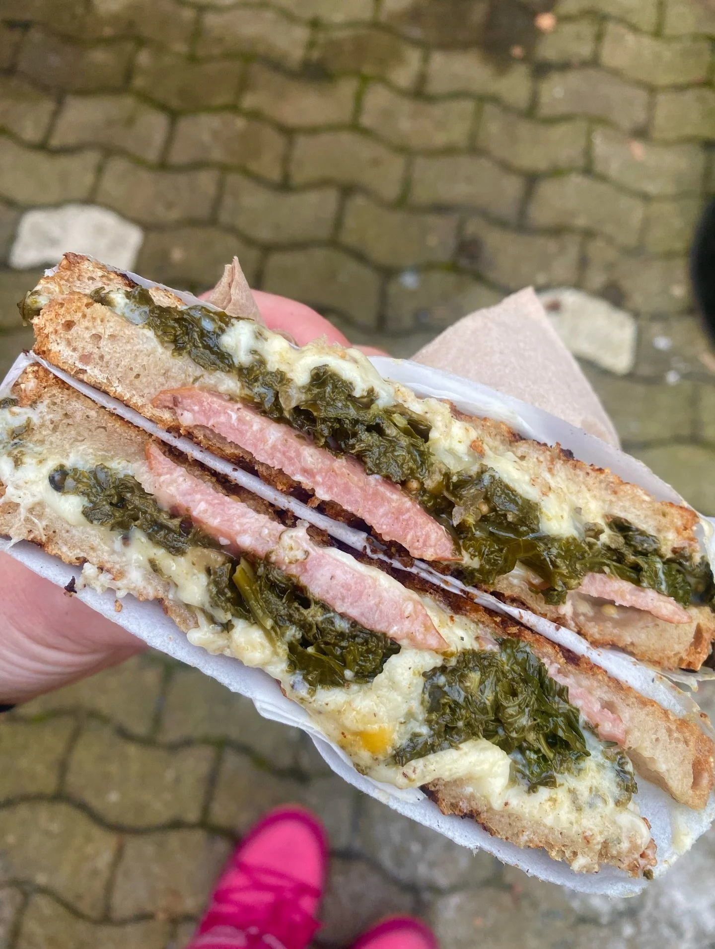 Winter (grilled cheese) wonderland in a nutshell: our OG Gr&uuml;nkohl GC 😋

#og #gr&uuml;nkohl #gc #grilledcheese #obviously #winterwonderland #comfortfood #foodtruck #catering #wecomeincheese #givecheeseachance #staycheesy 🤙🏼🧀