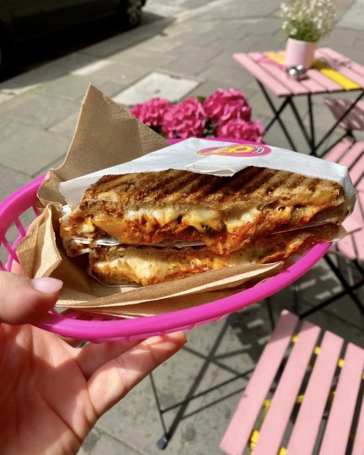 I would do a lot to get my hands onto one of these right now, but who am I telling this, right? 🙈

#right #hungry #homemade #kimchi #grilledcheese #grilledcheesesandwich 

#wecomeincheese #givecheeseachance  #staycheesy 🤙🏼🧀