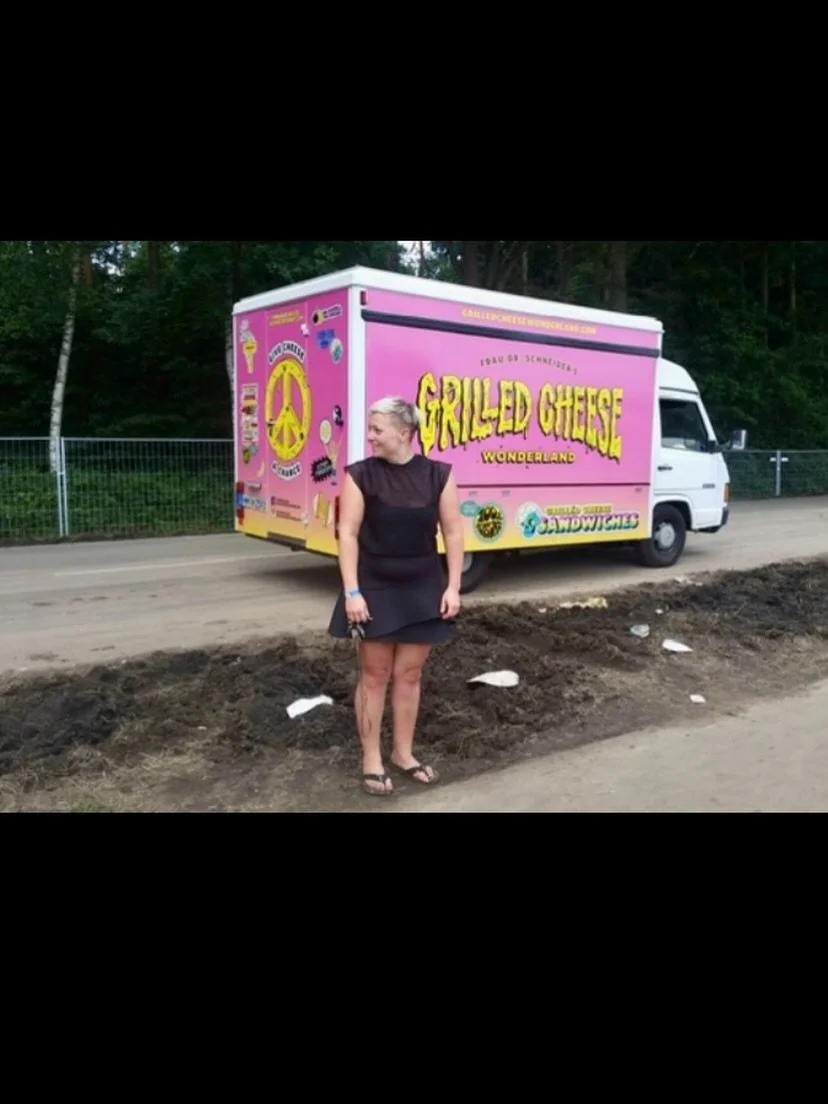 By popular demand: even more #2016 vibes.
Surviving my first @hurricanefestival , more haircuts and fashion moments, my all boys crew at @deichbrand_festival (hated it there), proper cooking with @dasorganisiertekollektiv , fun times with @tglthegood