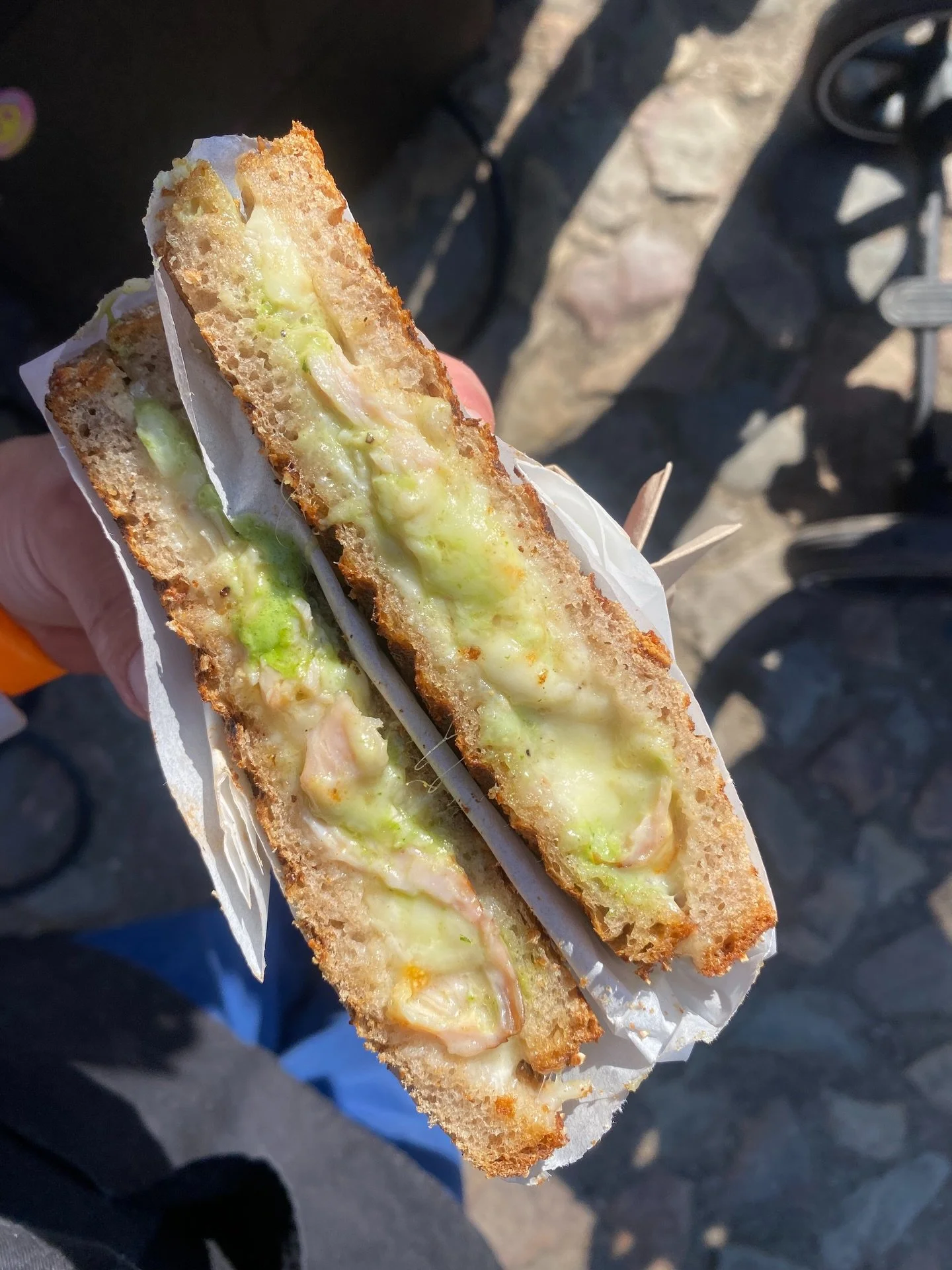 That face you make when you&rsquo;re a sandwich and are about to be eaten by me ☺️

#lucky #lunchtime #grilledcheese #hamburg #staycheesy 🤙🏼🧀