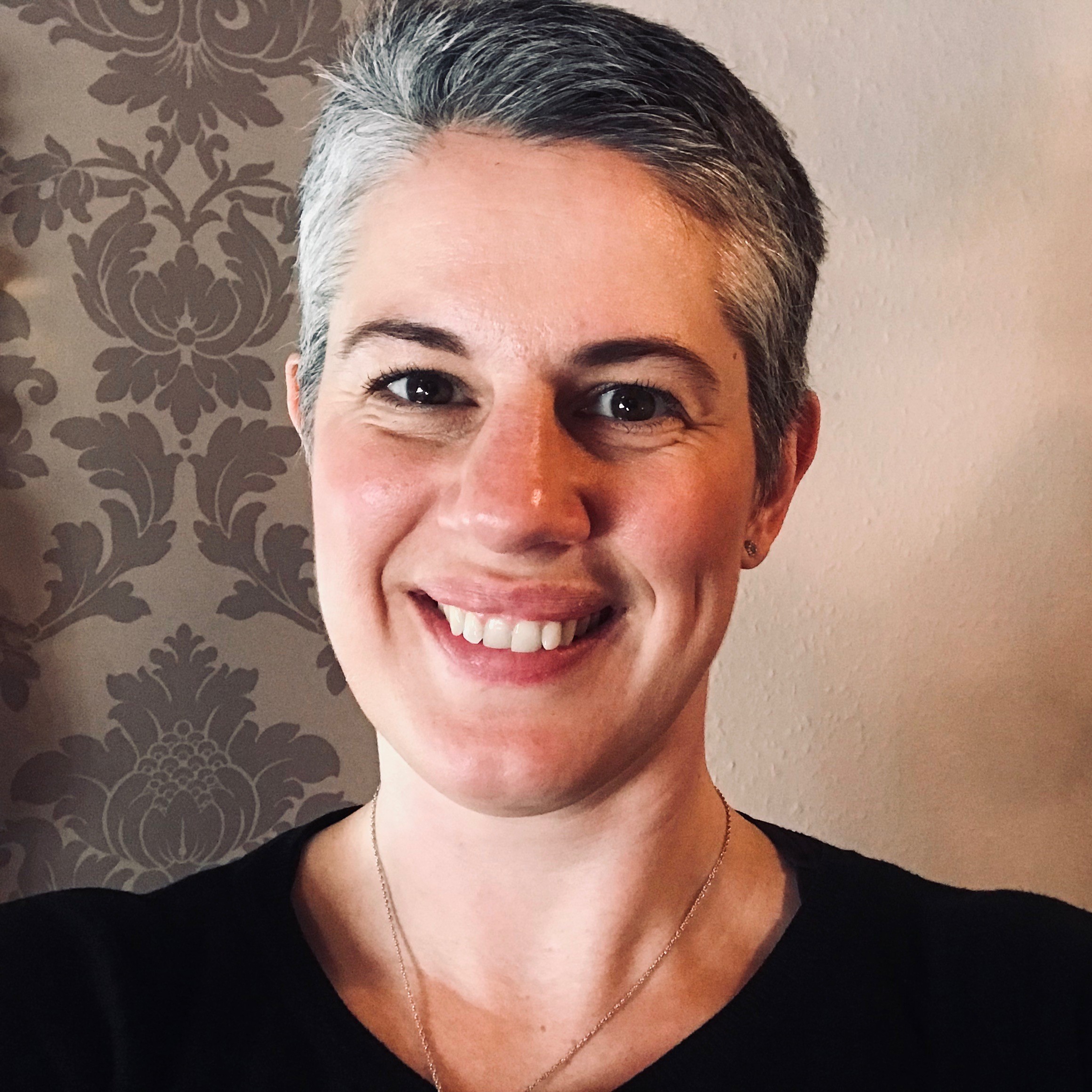 Rebecca Louise Kelly - Transformation Coach, Touch-Talk Therapy expert and Founder of Haelan Therapy