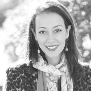 Naz Malektojar | Contracts management expert
