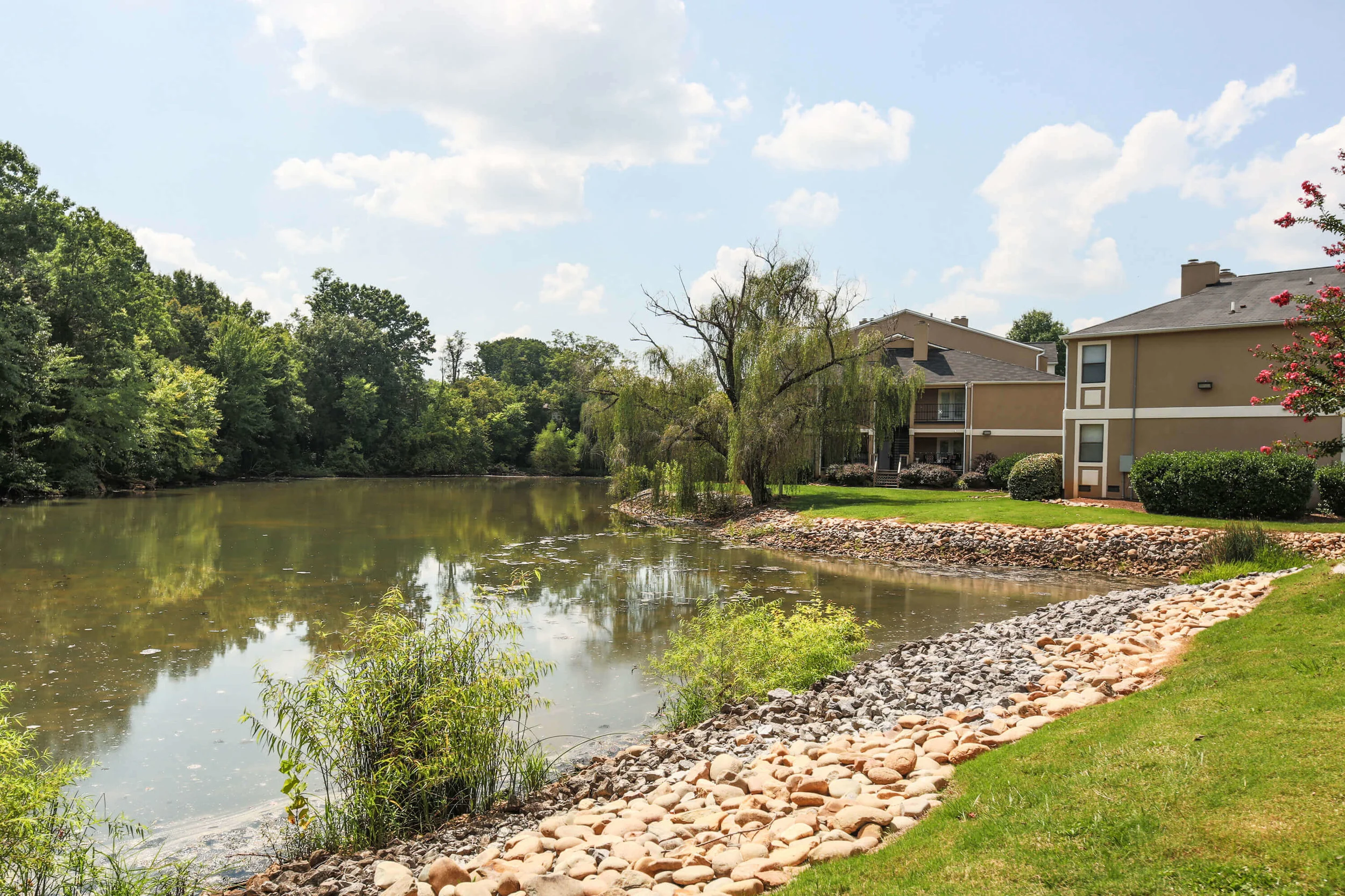 Apartment Community Amenities — Fox Lake Apartment Homes — West