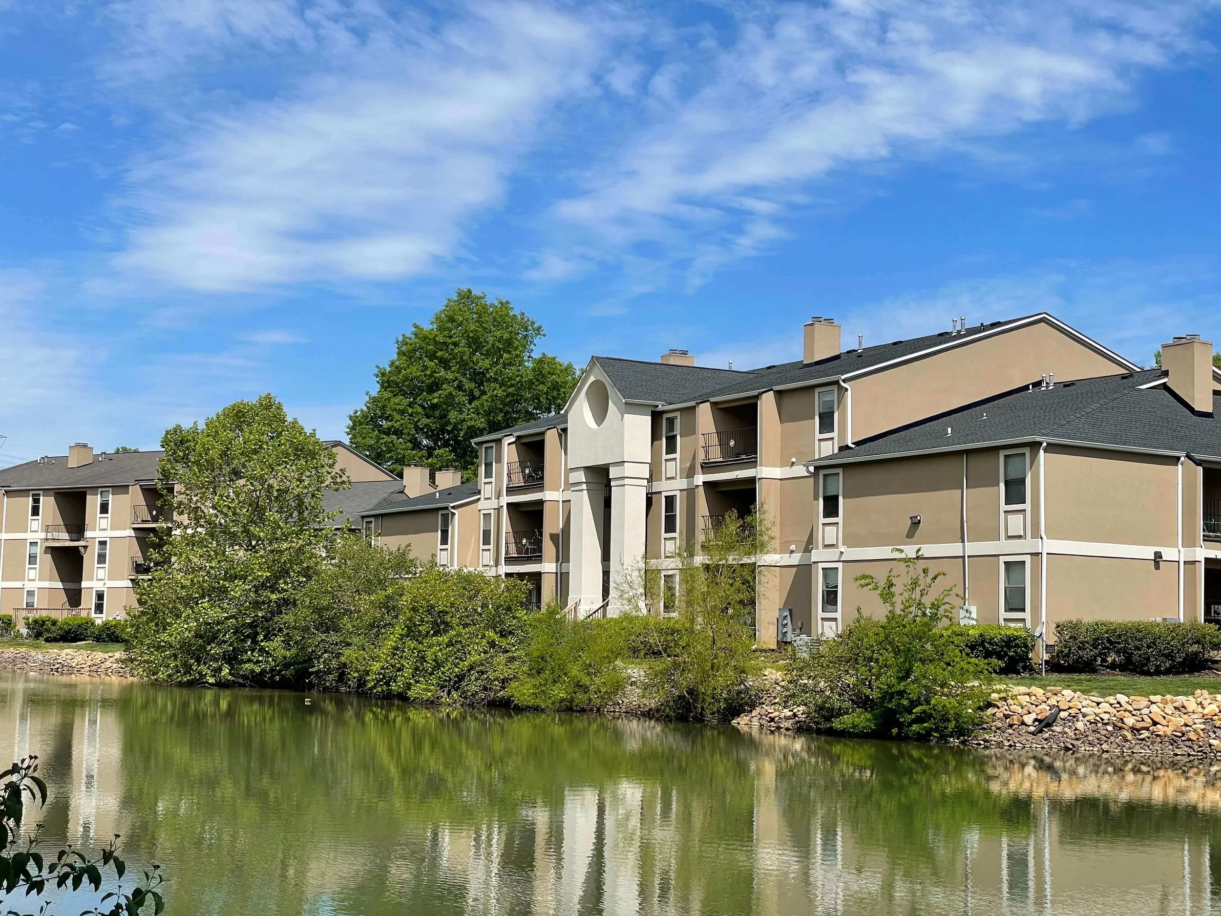 Photo Gallery — Fox Lake Apartment Homes — West Knoxville, TN ...