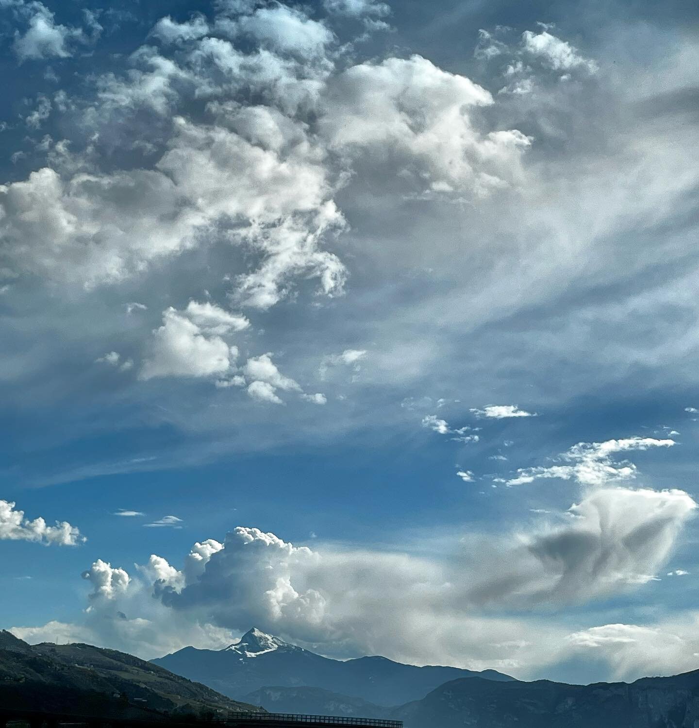 Nuvole arruffate
.
.
.
.
.
#cielo #nuvole #clouds #sky #