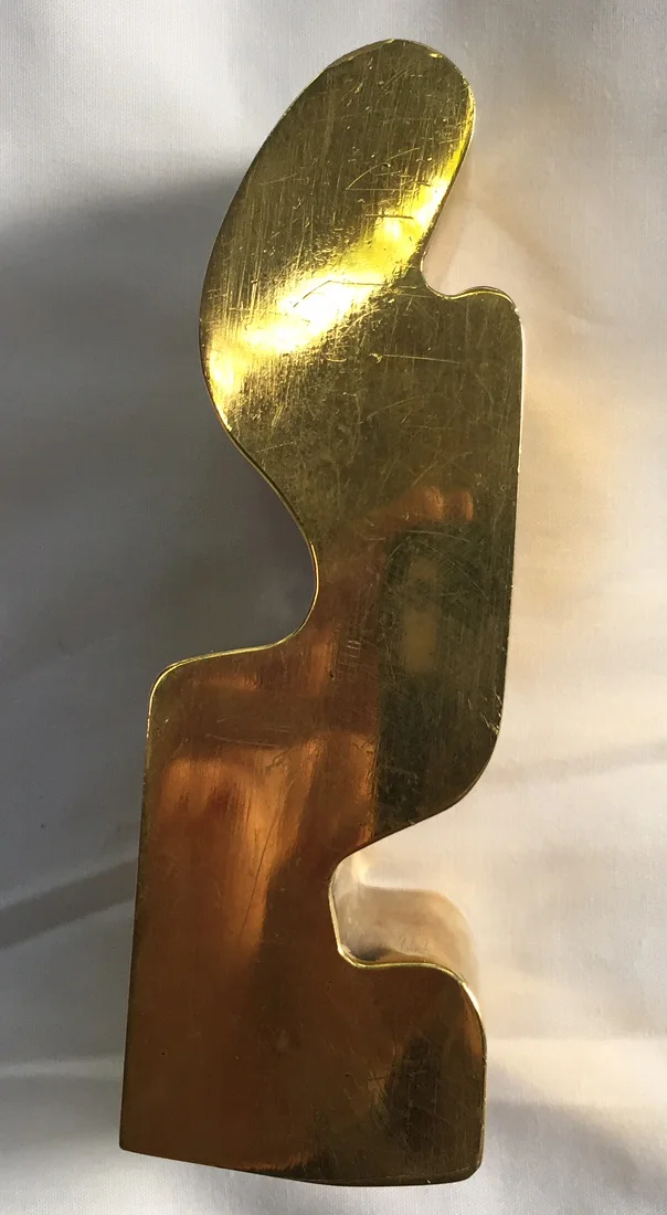 Ojo de la cerradura de la Casilla 1081 , 2015. Bronce, 20 x 8 x 5 cms. Keyhole of the Mail Box Nº 1081, 2015. Bronze, 20 x 8 x 5 cm.