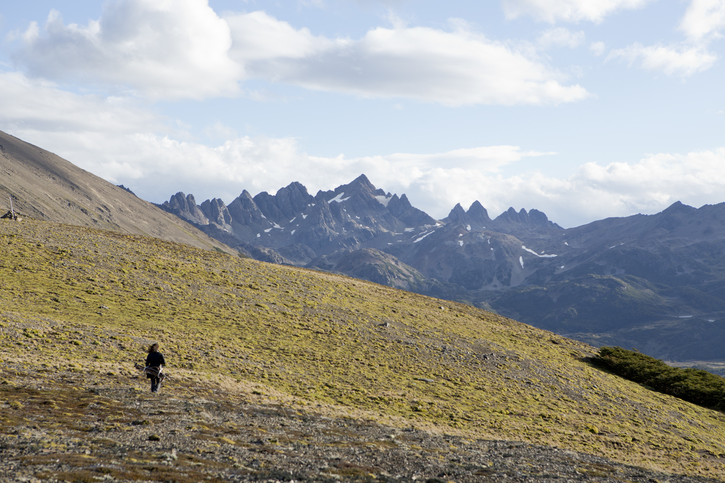  Caminatas Circulares, performance, isla Navarino, 2015. &nbsp; (Circular Walks, performance, Navarino Island. 2015).  