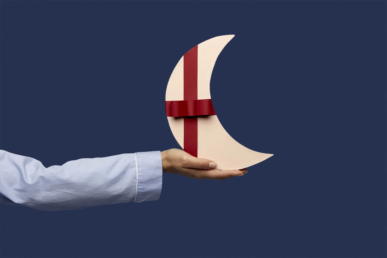 07-HandsPassing-PaperProps_0750 R3.jpg