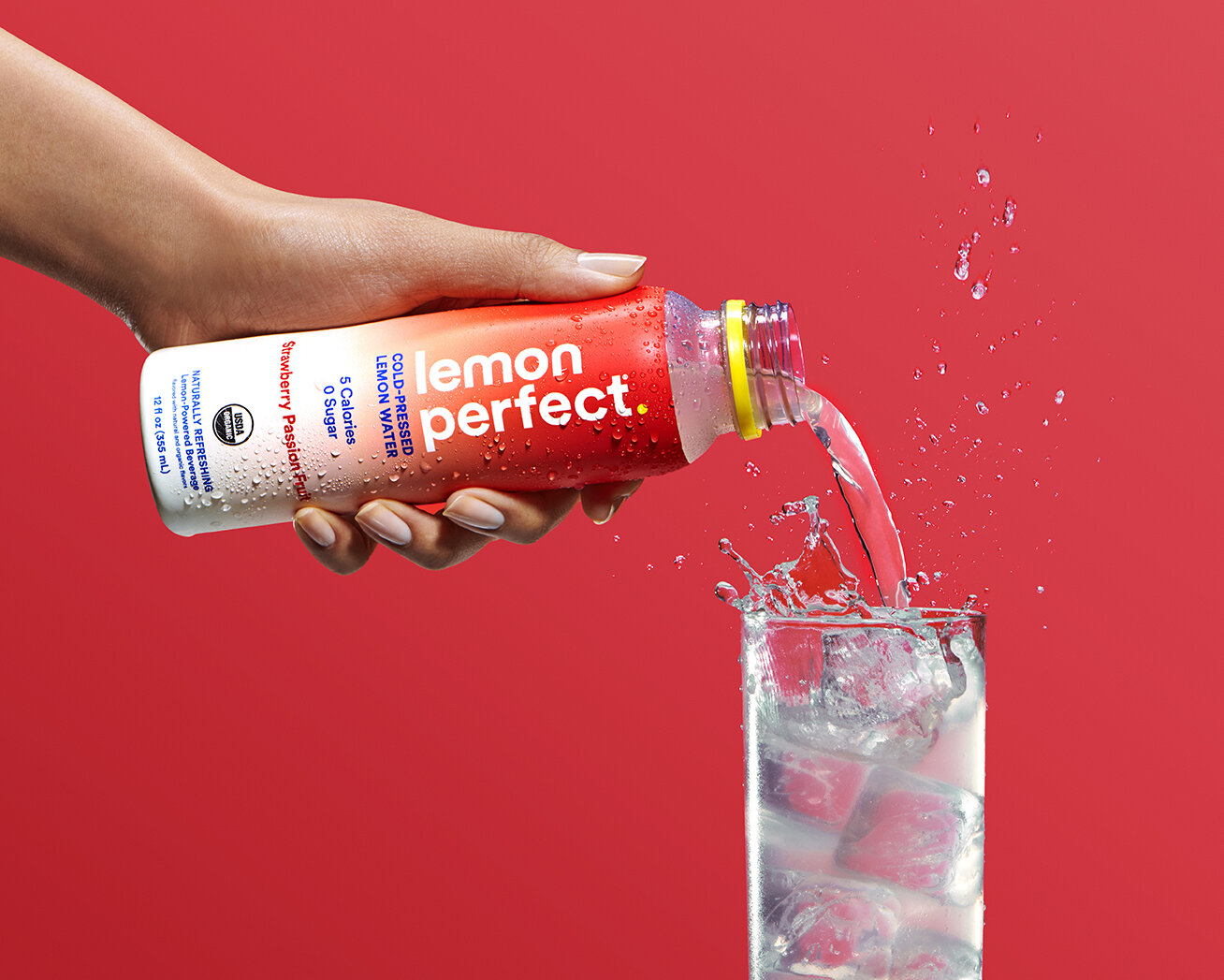 20201105_LemonPerfect_Shot 02 HeroDynamic_StrawberryPassionfruit_0158_A.jpg