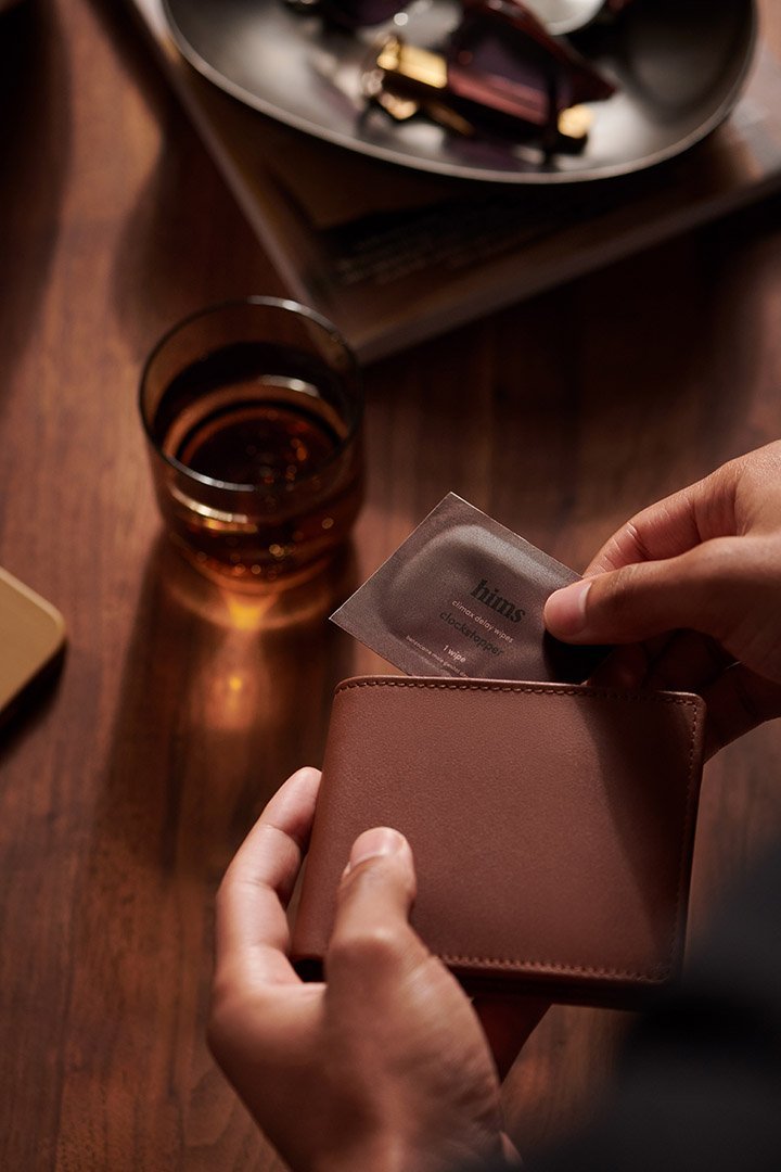 20210916_Hims_Wallet_Wipes_952.jpg