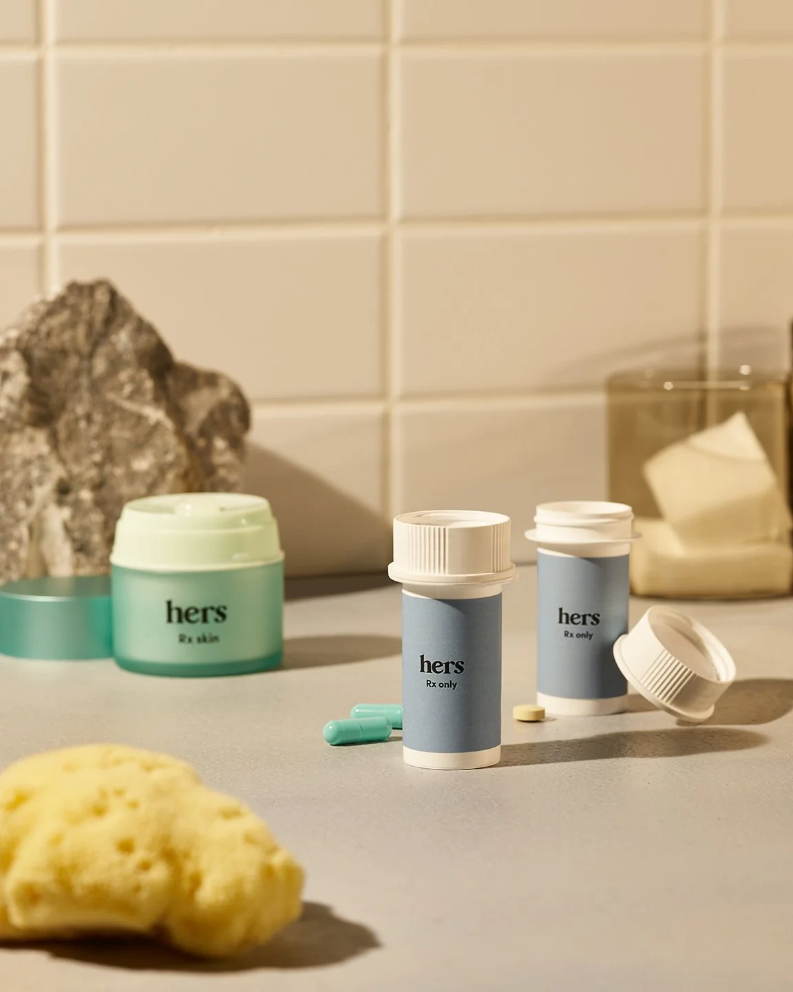 20211026_Hims_and_Hers_2Vials_Pills_Jar_Texture_036.jpg