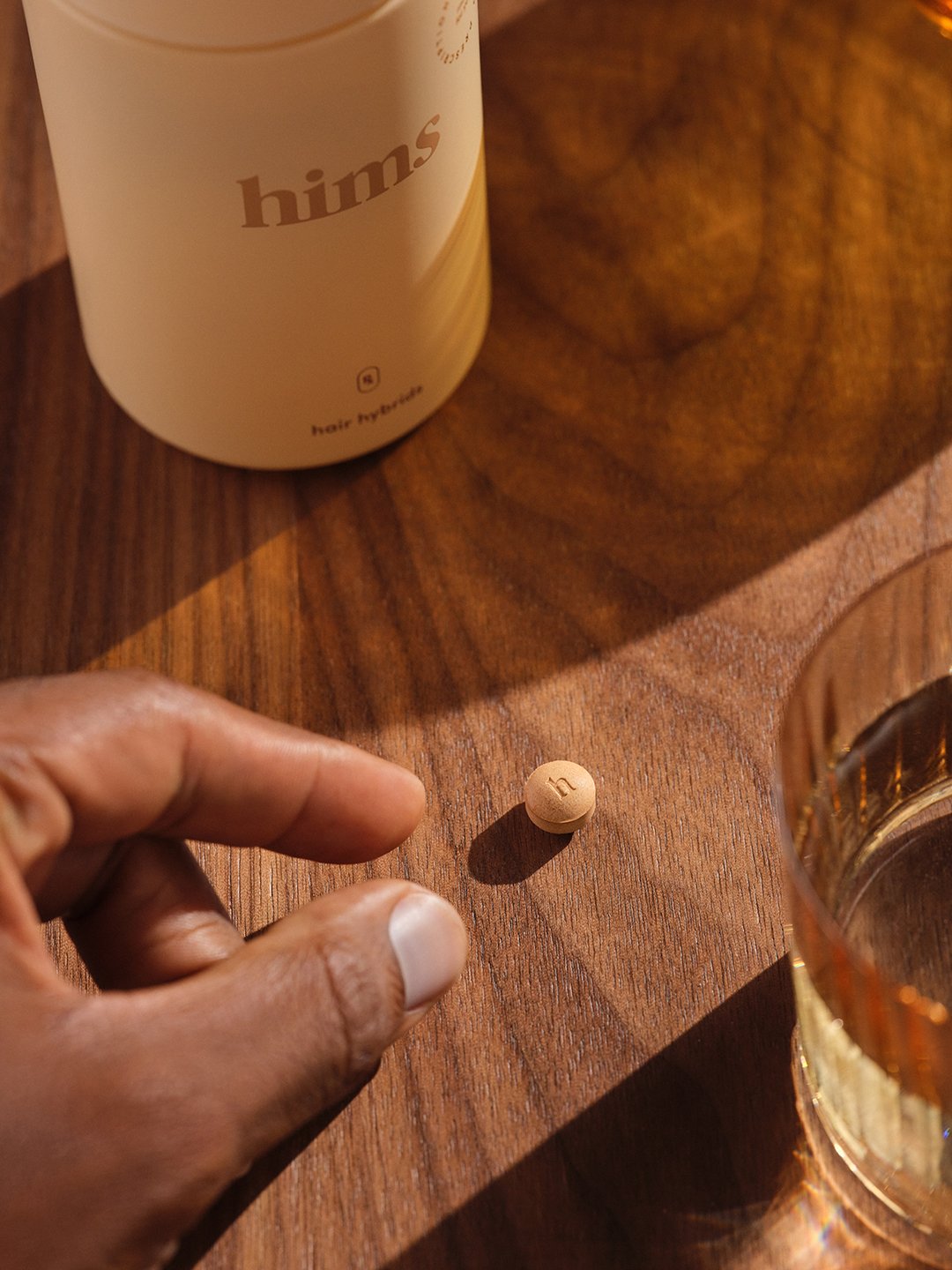 Hims_Hair_Pill_Jar_Lifestyle_CJ_02_0023.jpg