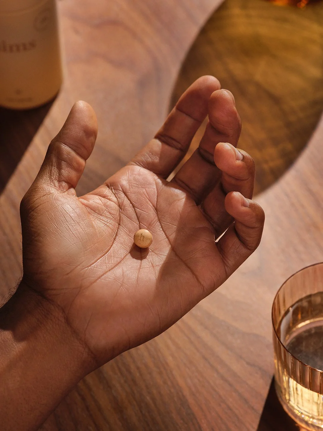 Hims_Hair_Pill_Jar_Lifestyle_CJ_02_0043.jpg