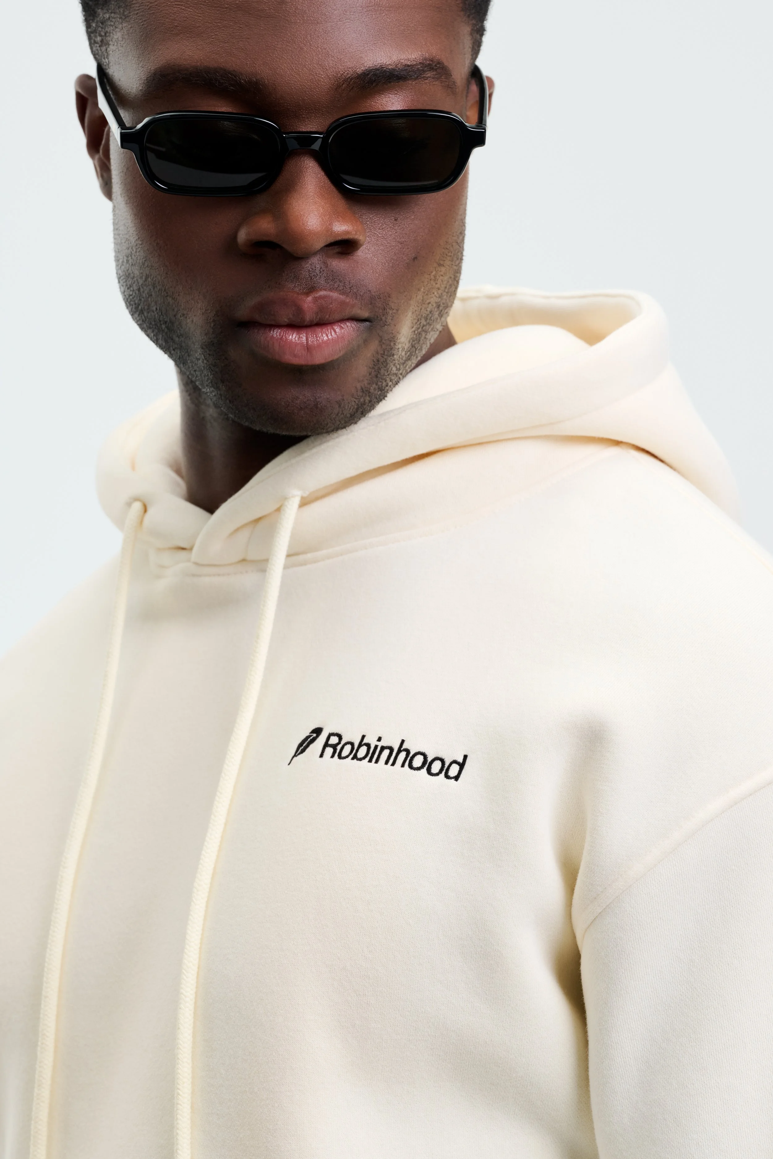 Robinhood_Sweatshirt_Cream_Adeyinka_27_0015_R3.jpg