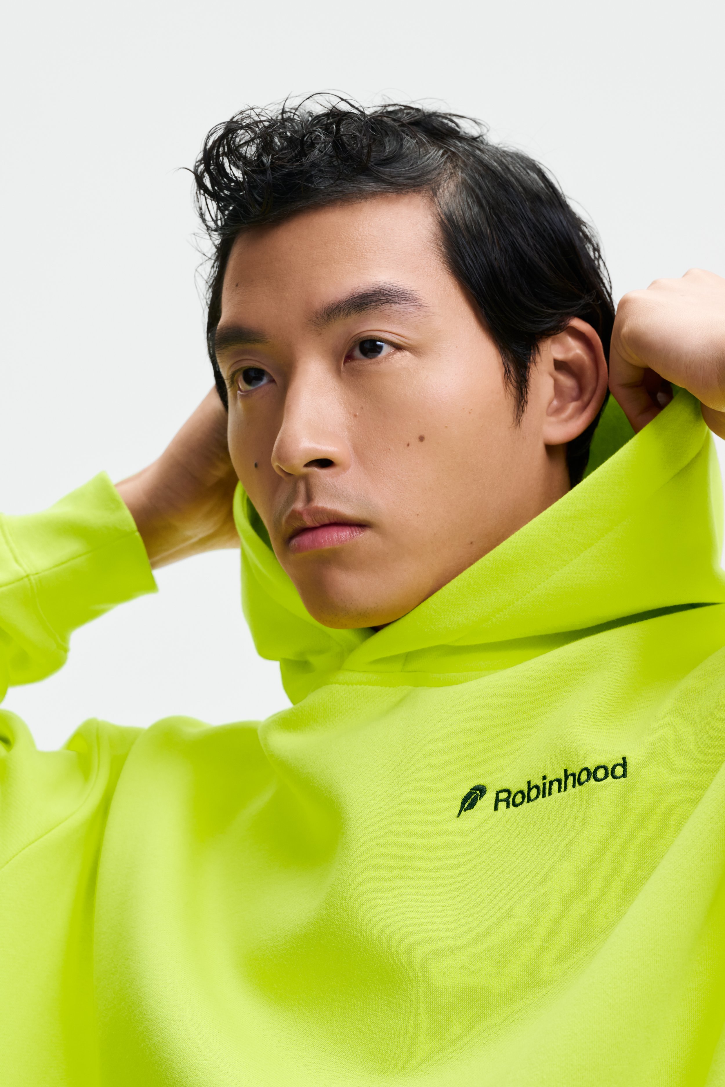 Robinhood_Sweatshirt_Neon_Evan_29_0089_R2.jpg