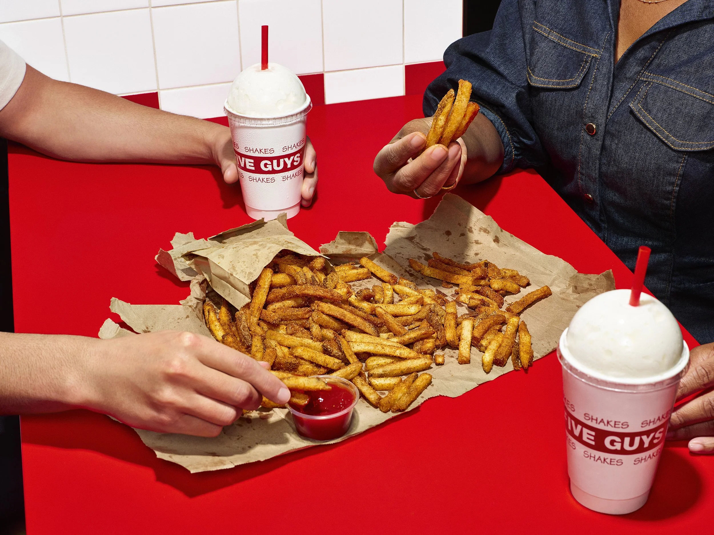 260301-Shot_04_Cajun_Fries_Talent_0158-R1.jpg