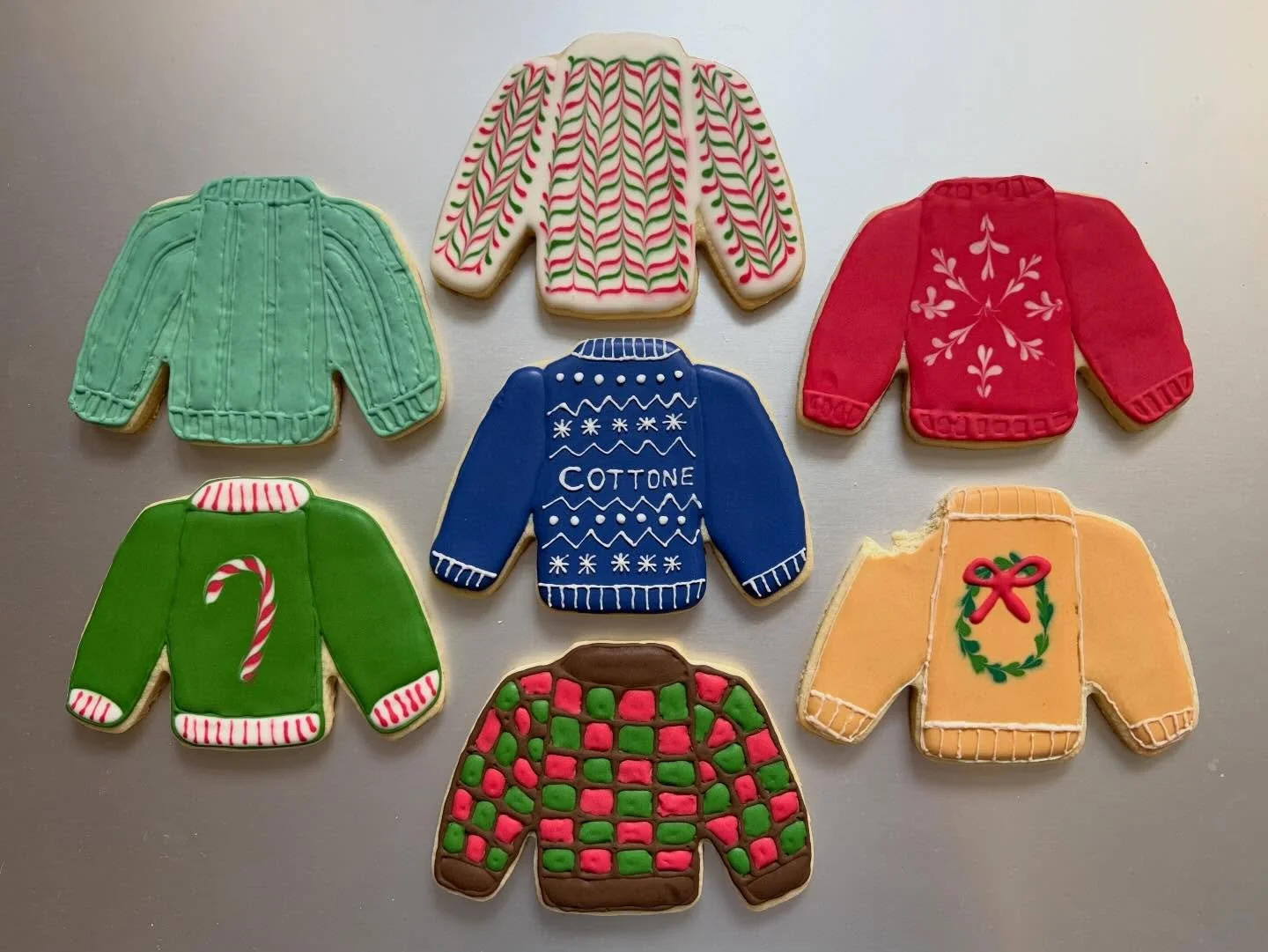 Hoping everyone has a cozy and sweet holiday 🧶