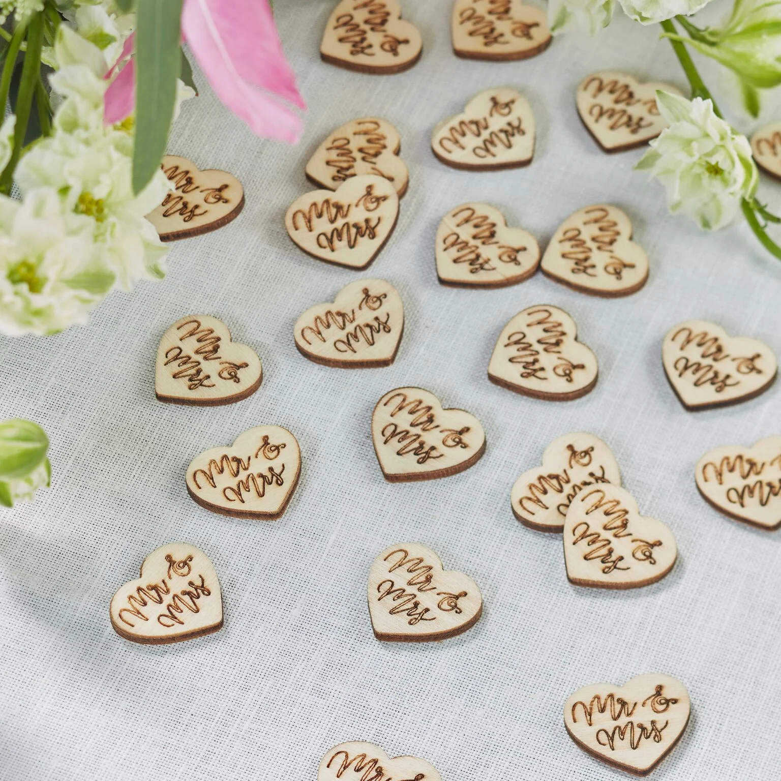 BH-731 Wooden Confetti - Mr And Mrs-min.jpg