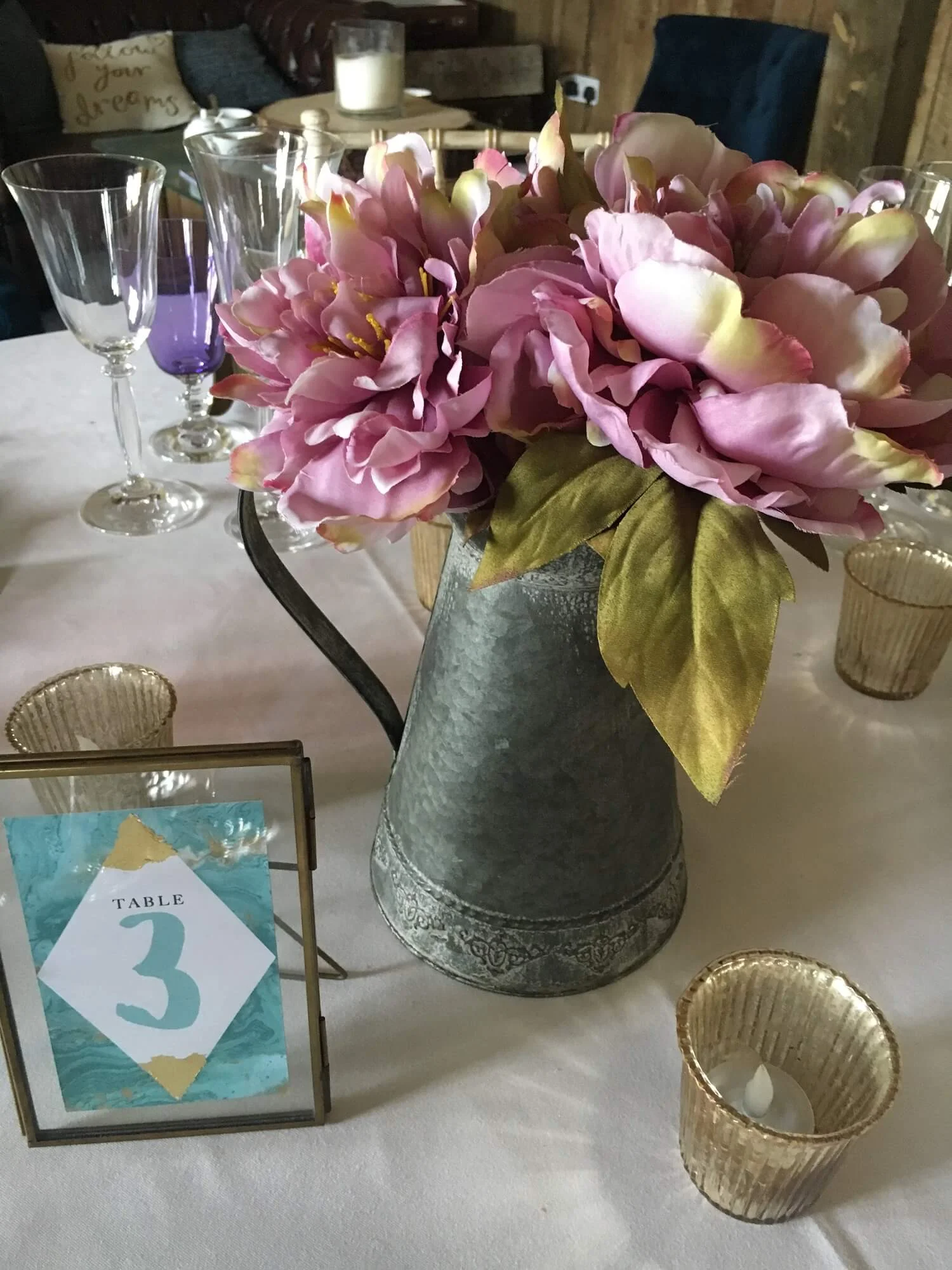 rustic_jug_wedding_Centrepiece_hire.jpg